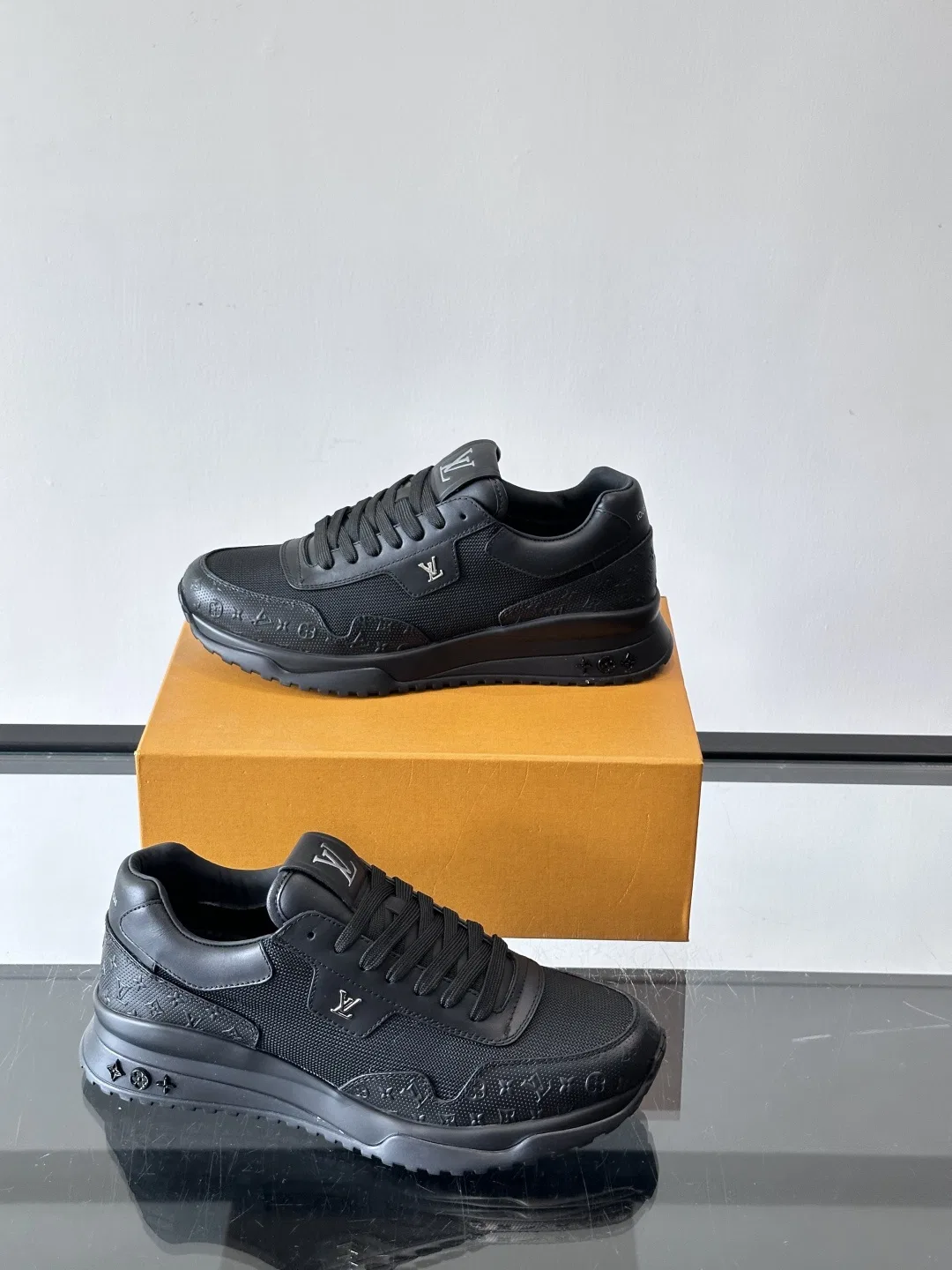 LV 27FW LDWAQLG 077 스니커즈 4