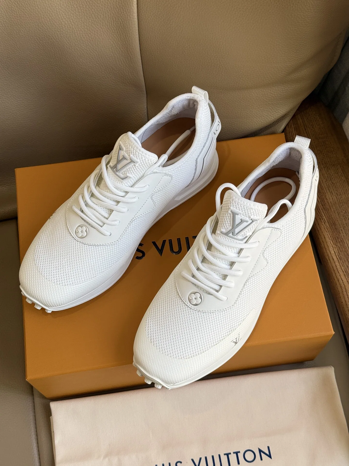 LV 27FW LDWAQLG 079 스니커즈