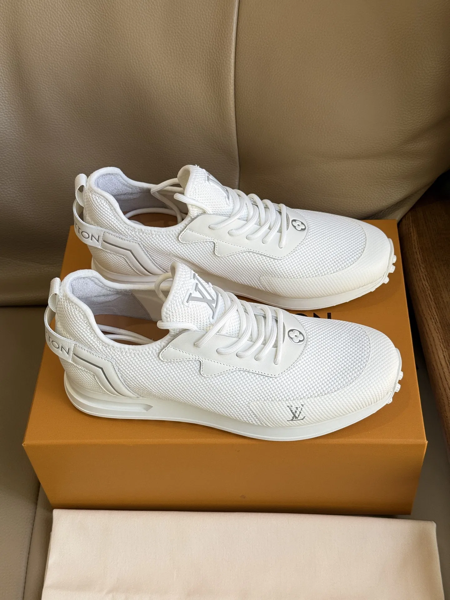 LV 27FW LDWAQLG 079 스니커즈 6