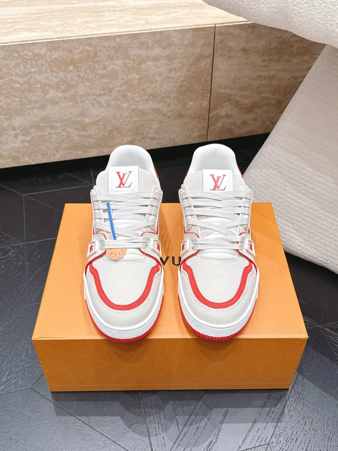 LV 27FW LDWAQLG 081 스니커즈