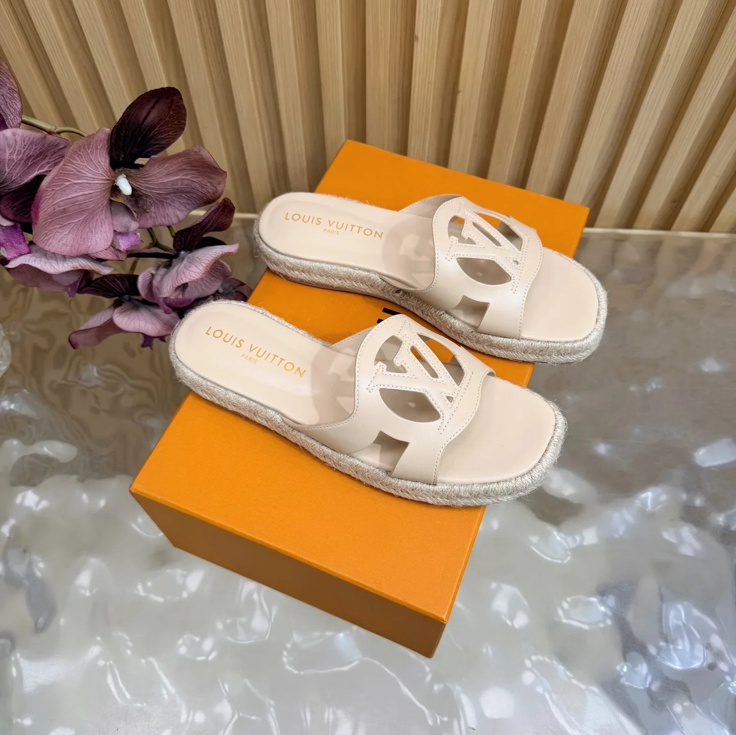 LV 27FW LDWAQLG 083 스니커즈