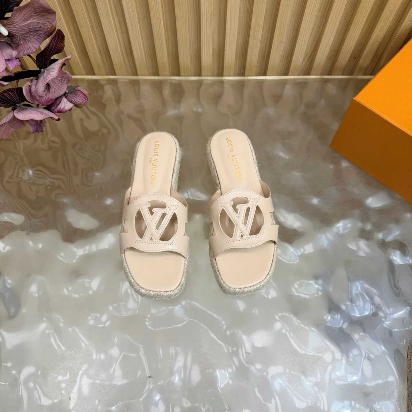 LV 27FW LDWAQLG 083 스니커즈 3