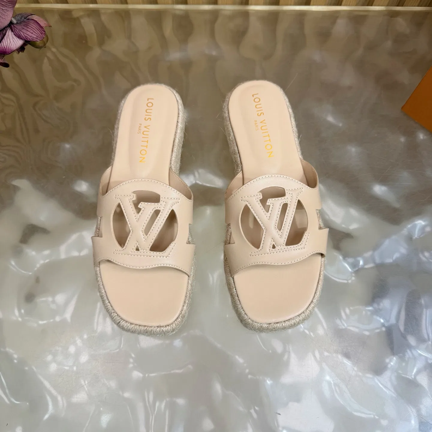 LV 27FW LDWAQLG 083 스니커즈 4