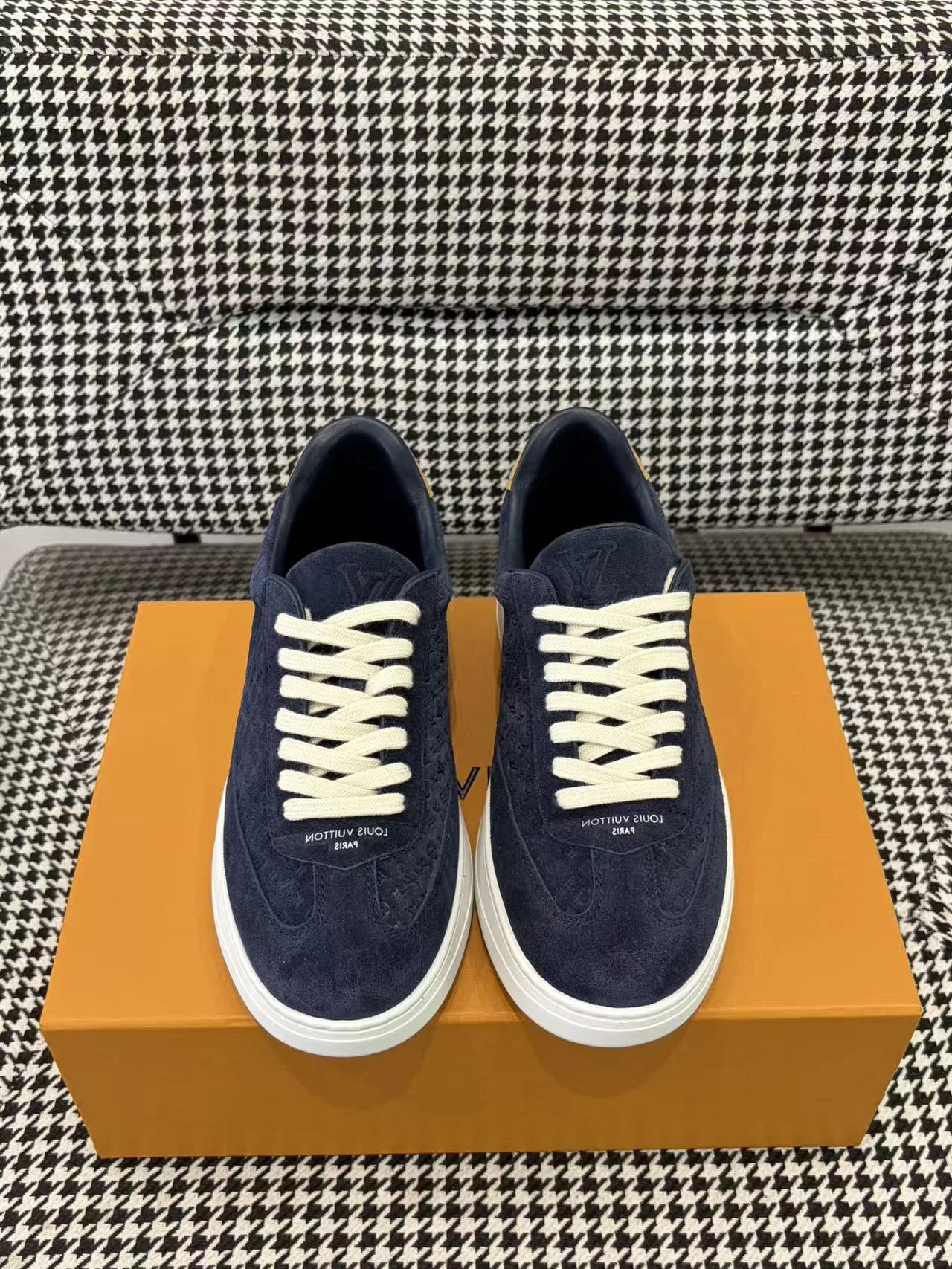 LV 27FW LDWAQLG 086 스니커즈