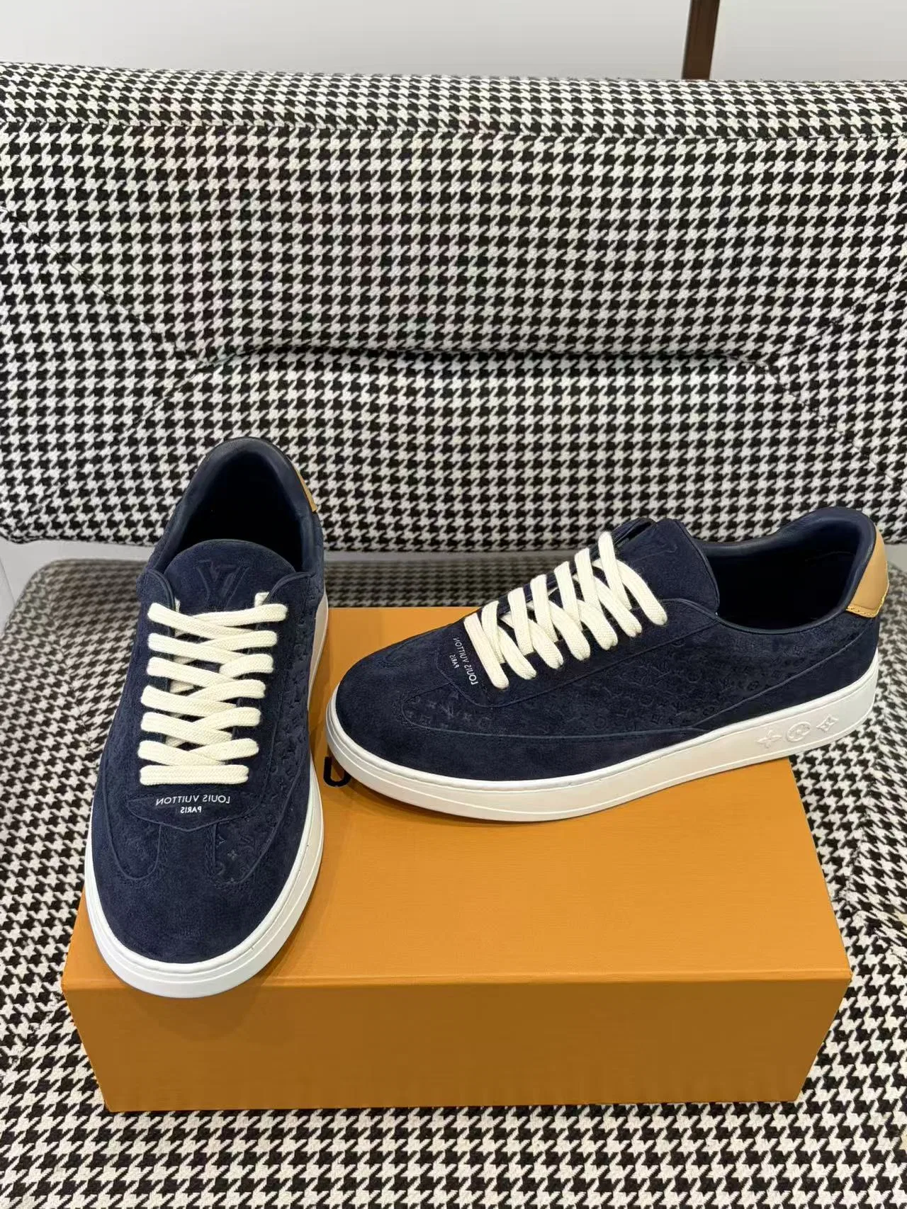 LV 27FW LDWAQLG 086 스니커즈 4