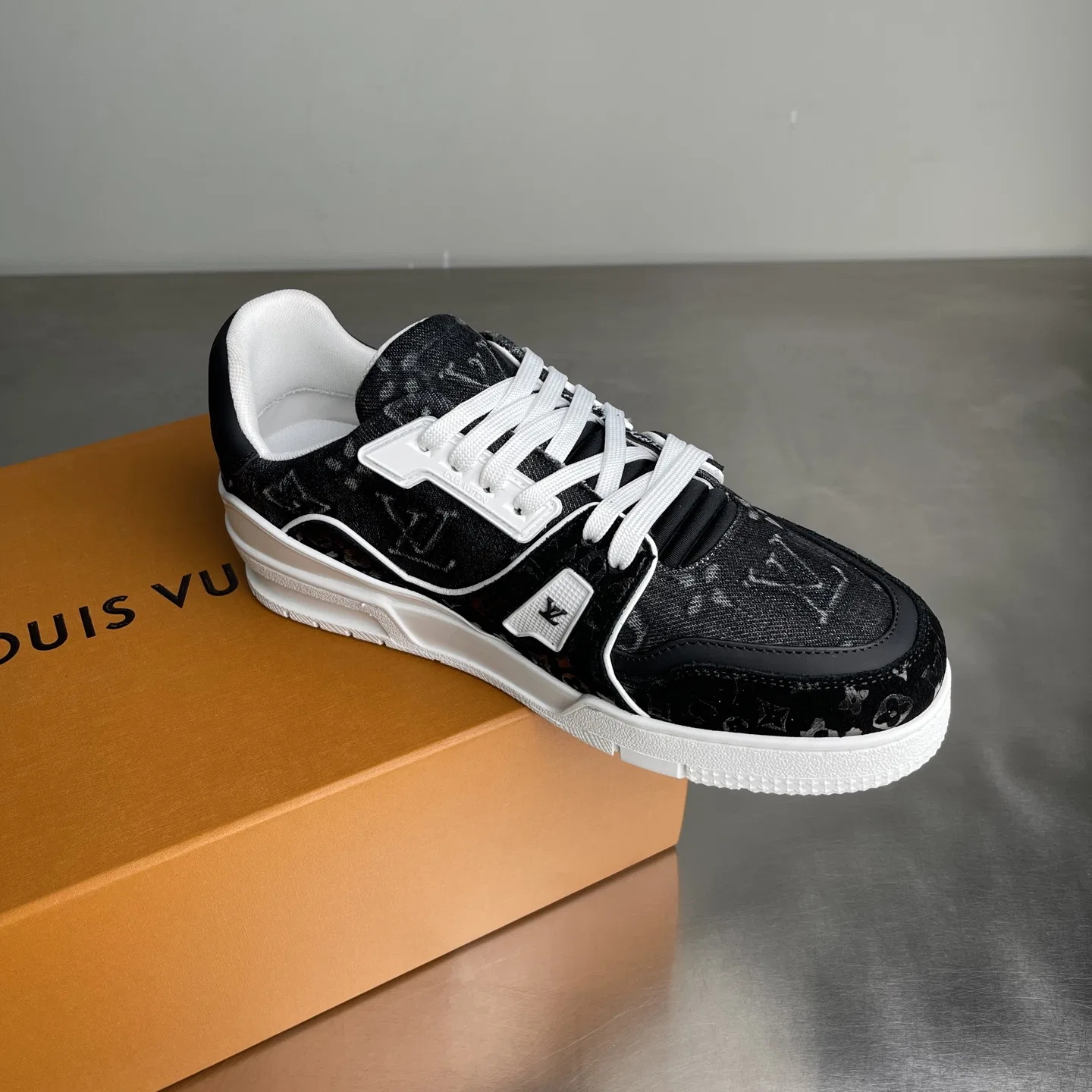 LV 27FW LDWAQLG 088 스니커즈 3
