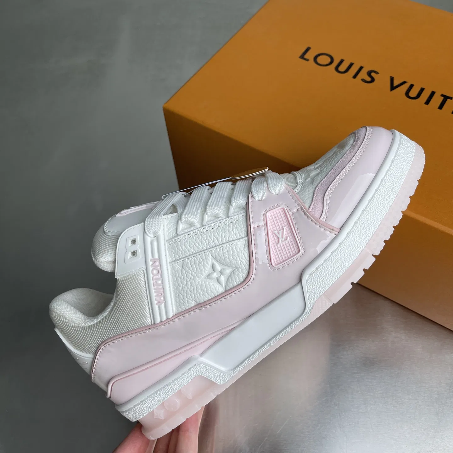 LV 27FW LDWAQLG 089 스니커즈 4