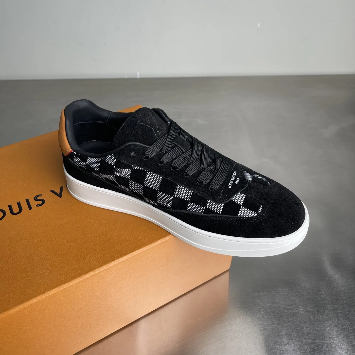 LV 27FW LDWAQLG 090 스니커즈 3