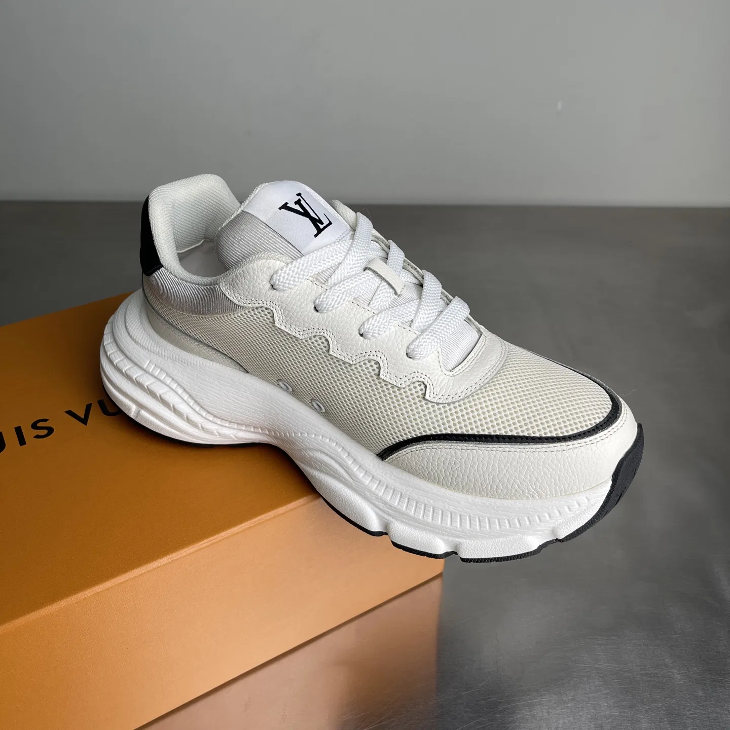 LV 27FW LDWAQLG 096 스니커즈 3
