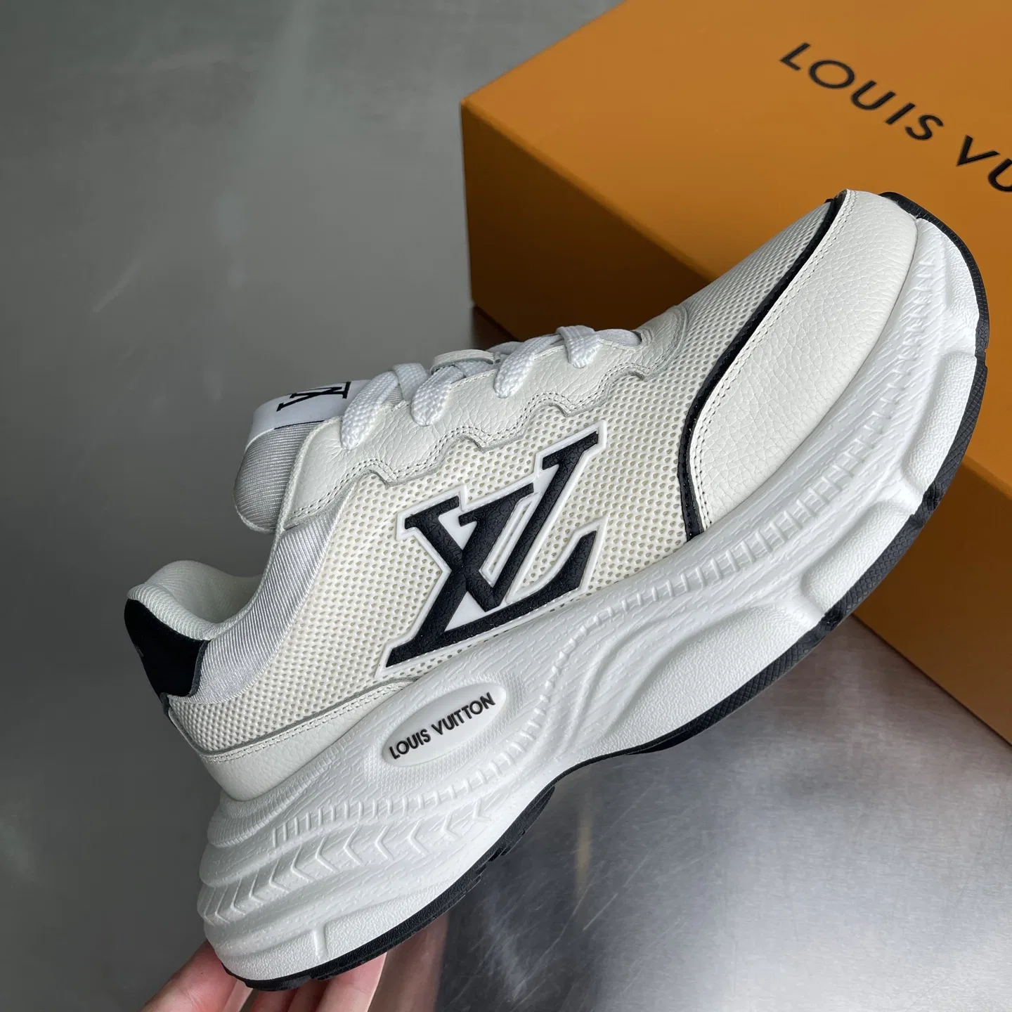LV 27FW LDWAQLG 096 스니커즈 4