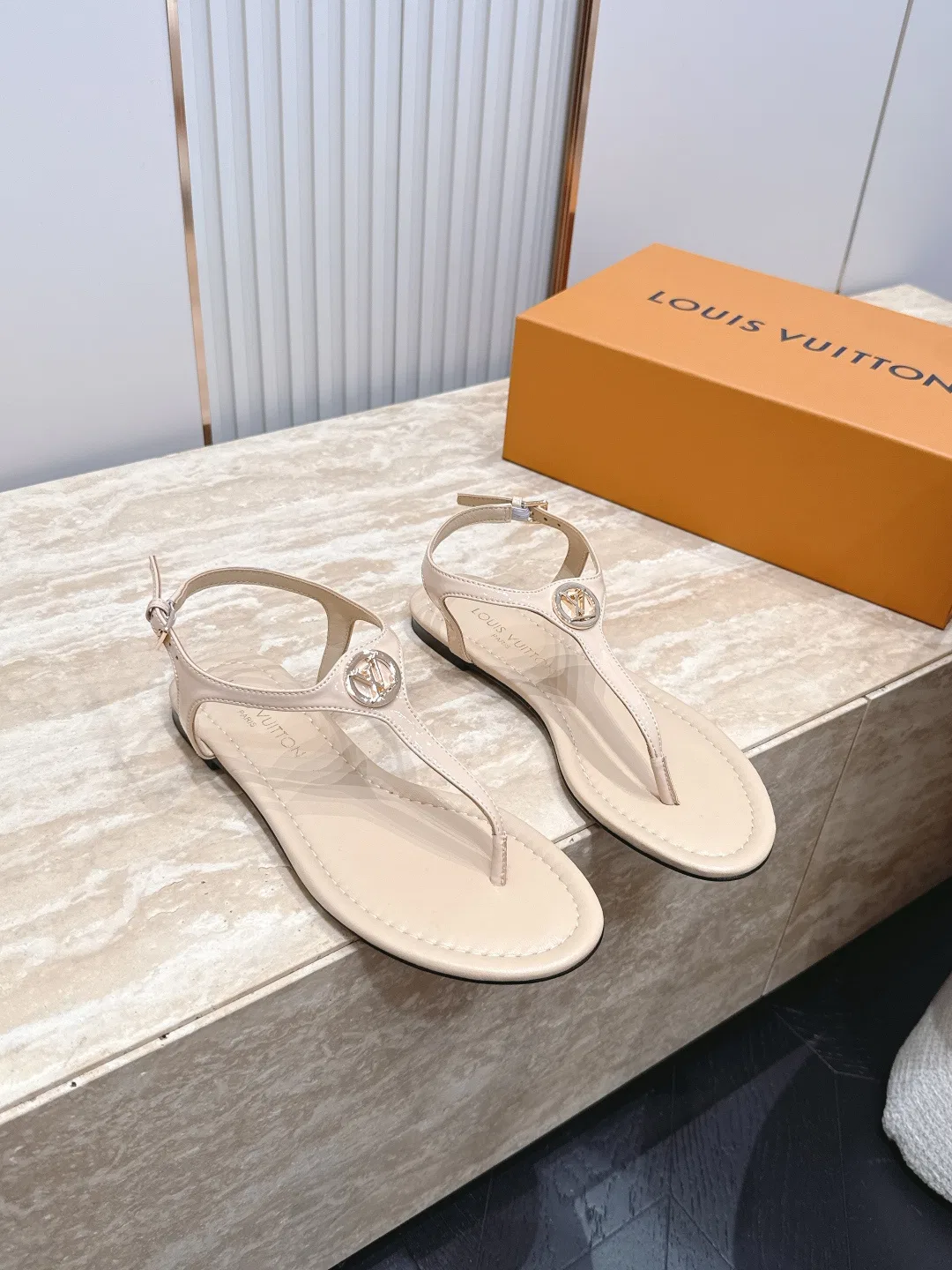 LV 27FW LDWAQLG 105 슬리퍼