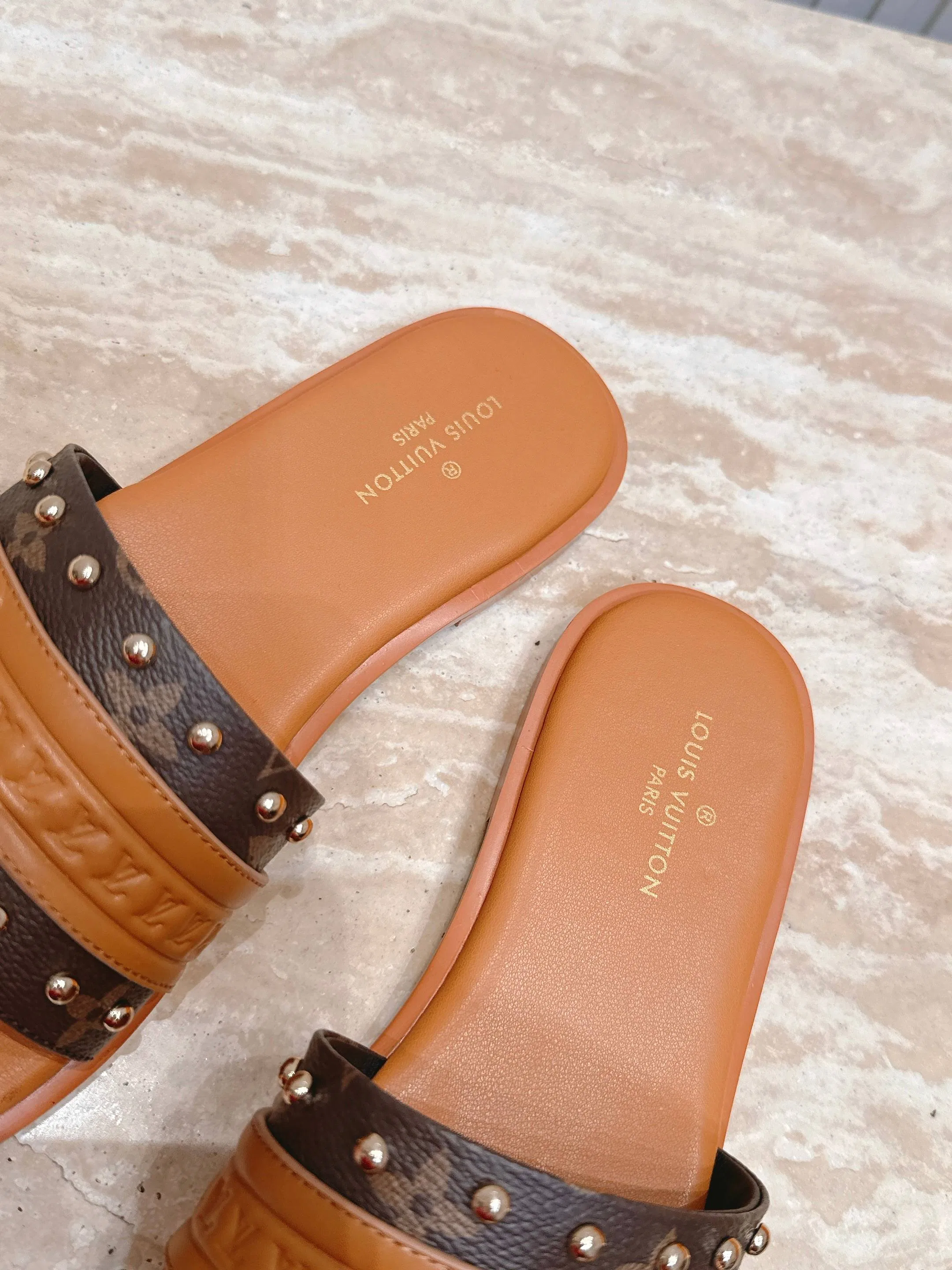 LV 27FW LDWAQLG 109 슬리퍼 3