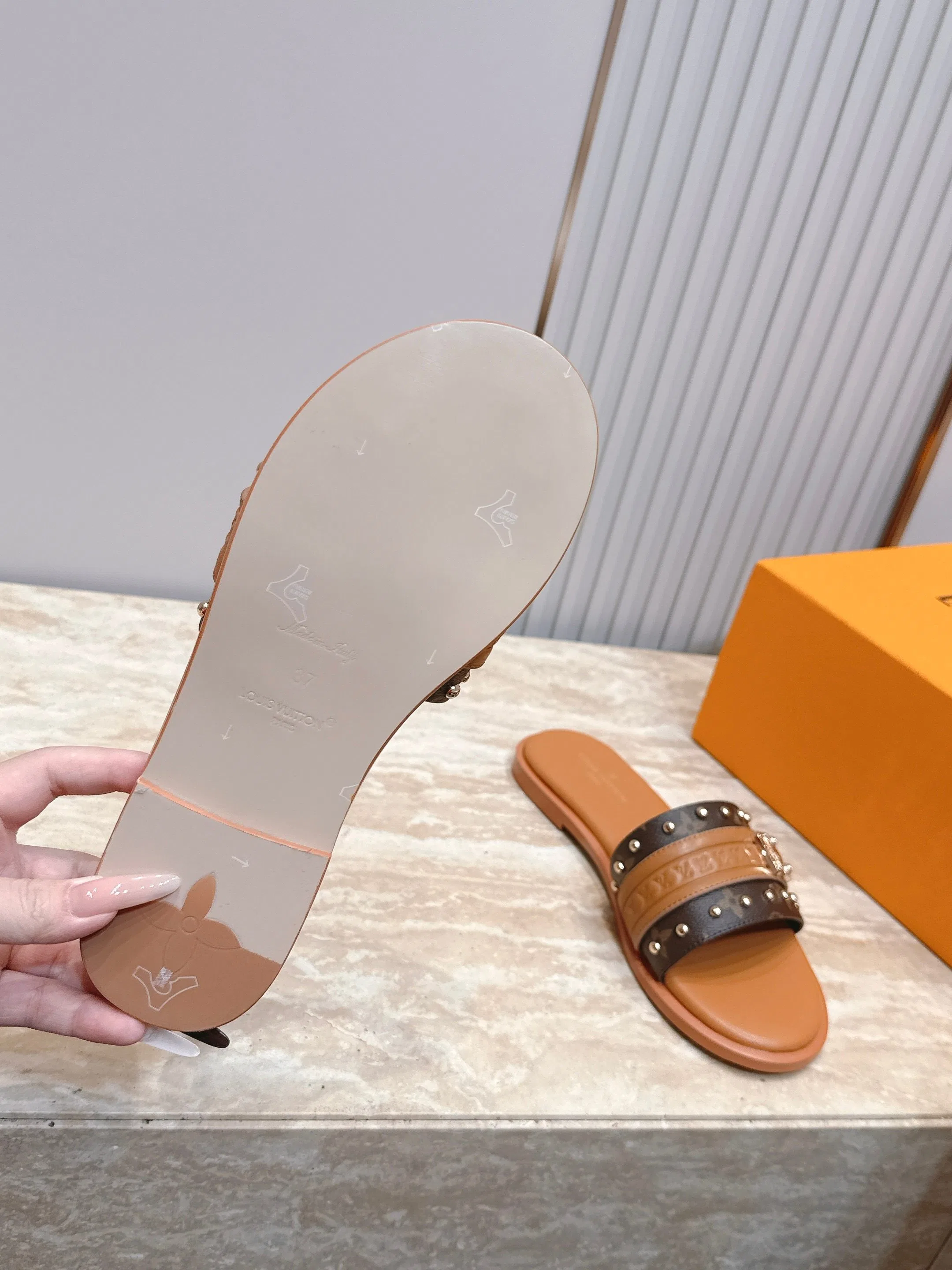 LV 27FW LDWAQLG 109 슬리퍼 4