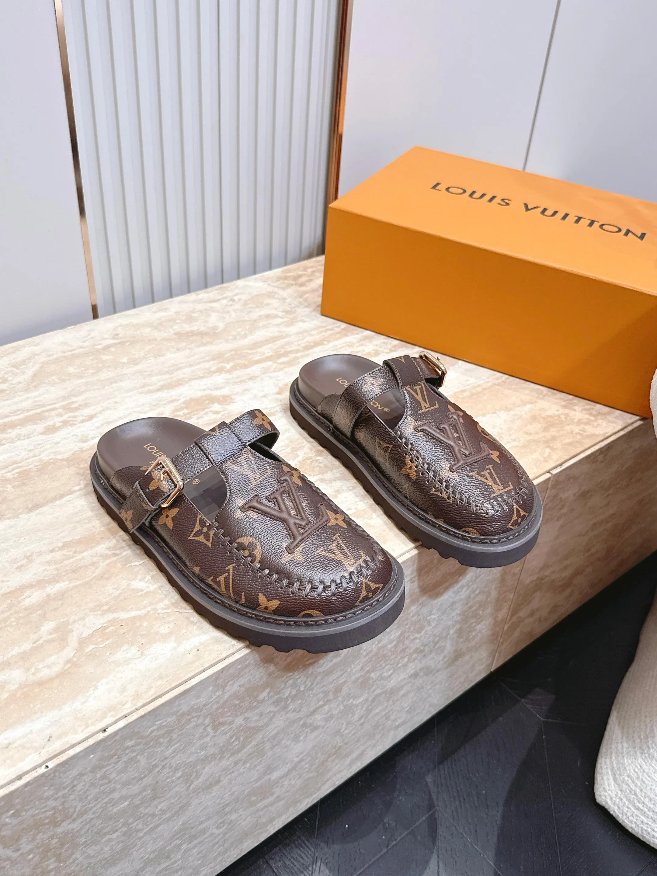 LV 27FW LDWAQLG 113 슬리퍼
