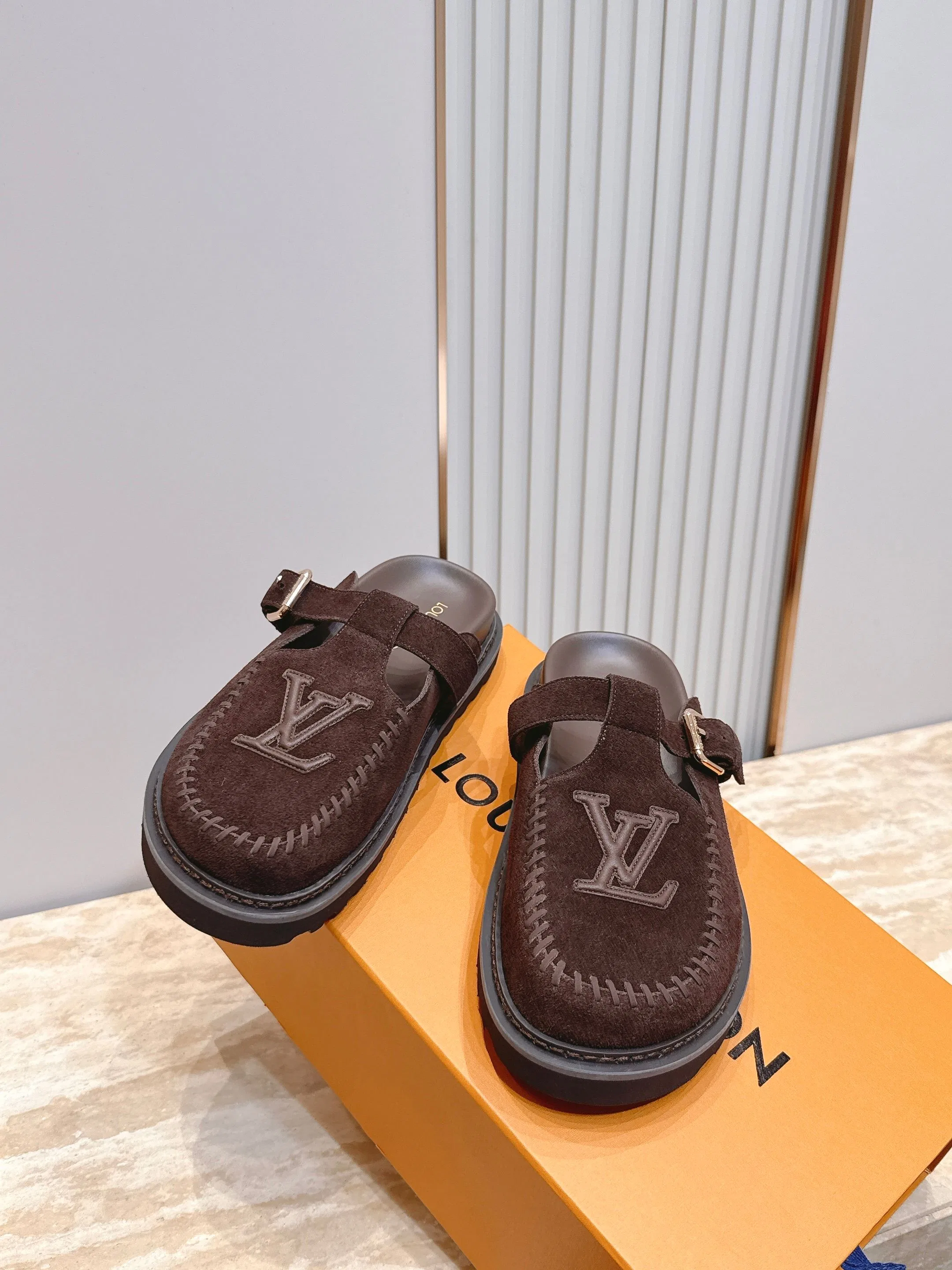 LV 27FW LDWAQLG 114 슬리퍼 6