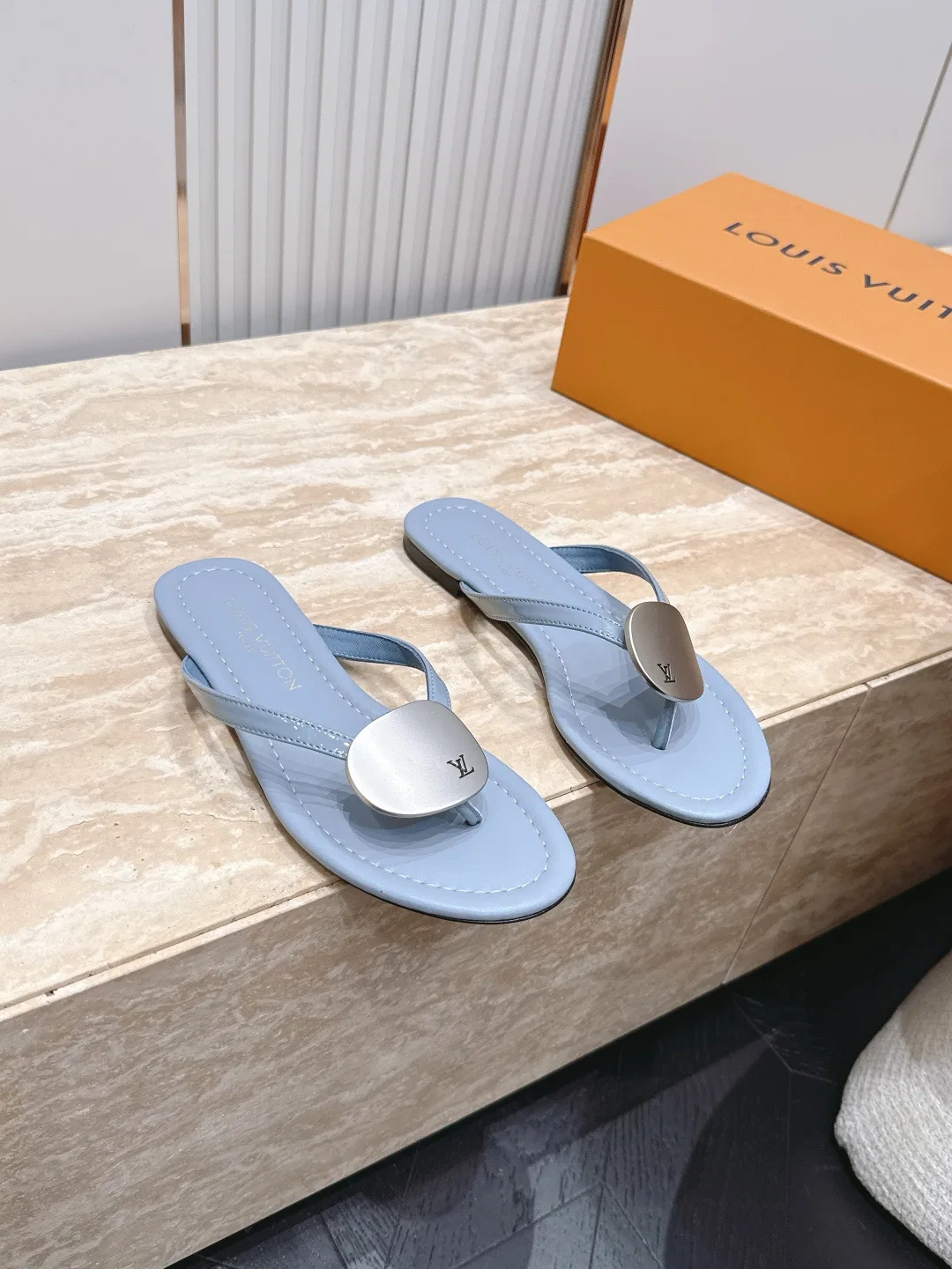 LV 27FW LDWAQLG 115 슬리퍼