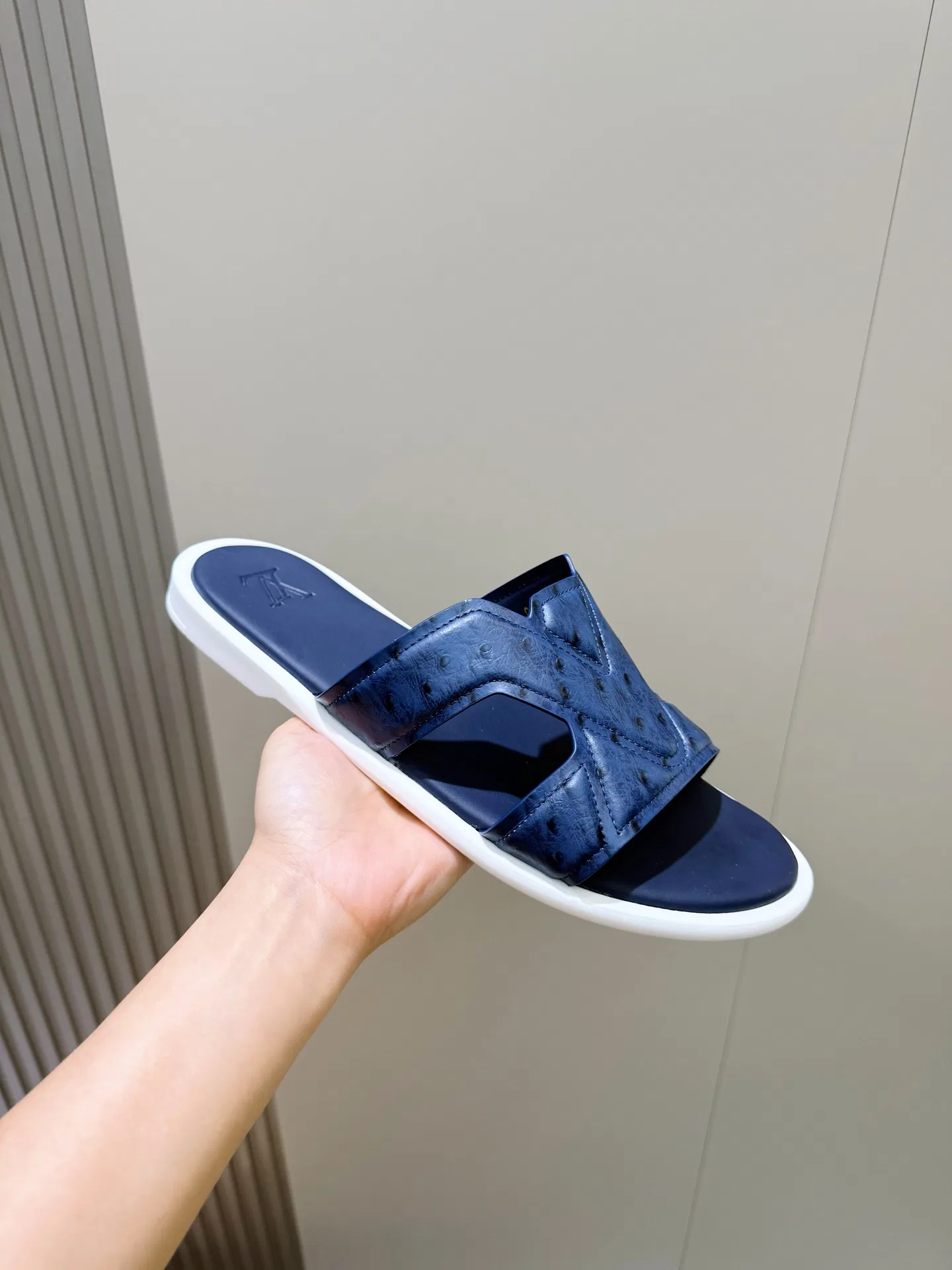 LV 27FW LDWAQLG 117 슬리퍼 3