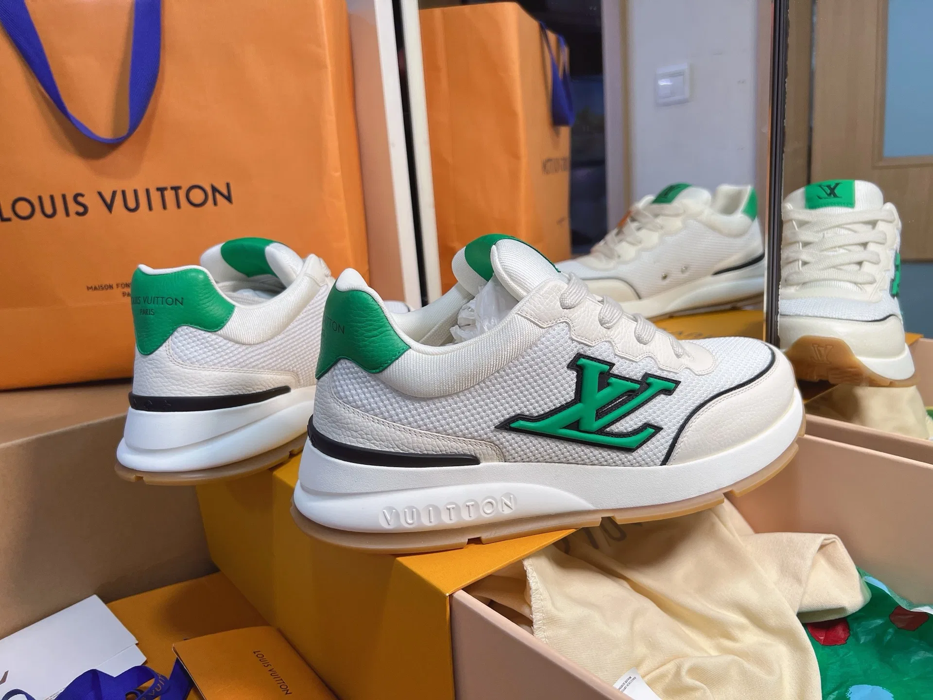 LV 27FW QVUSQNN 011 스니커즈 4