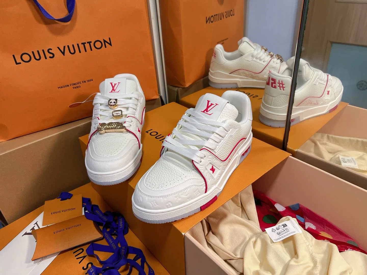 LV 27FW QVUSQNN 012 스니커즈