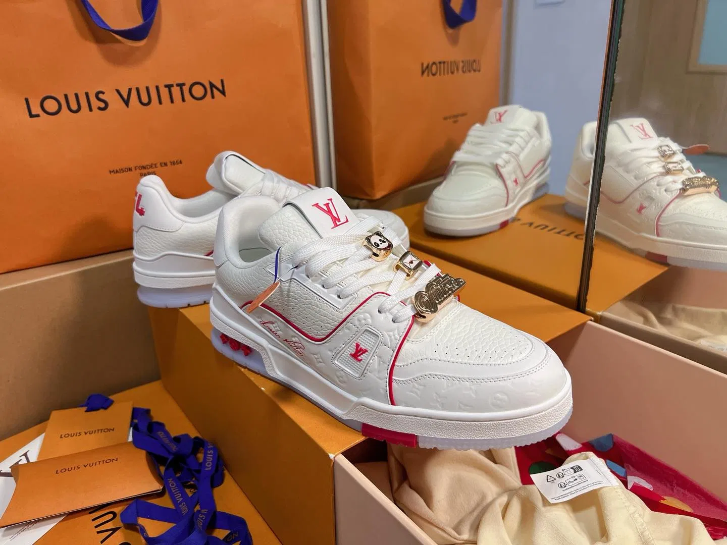 LV 27FW QVUSQNN 012 스니커즈 4