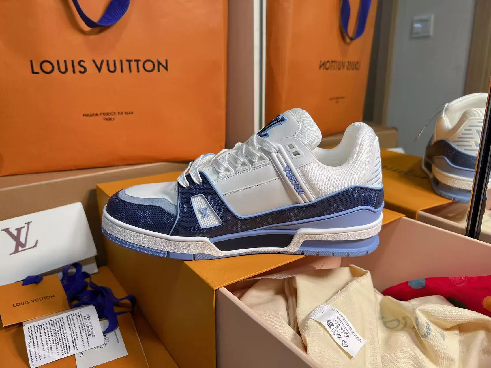 LV 27FW QVUSQNN 014 스니커즈 4