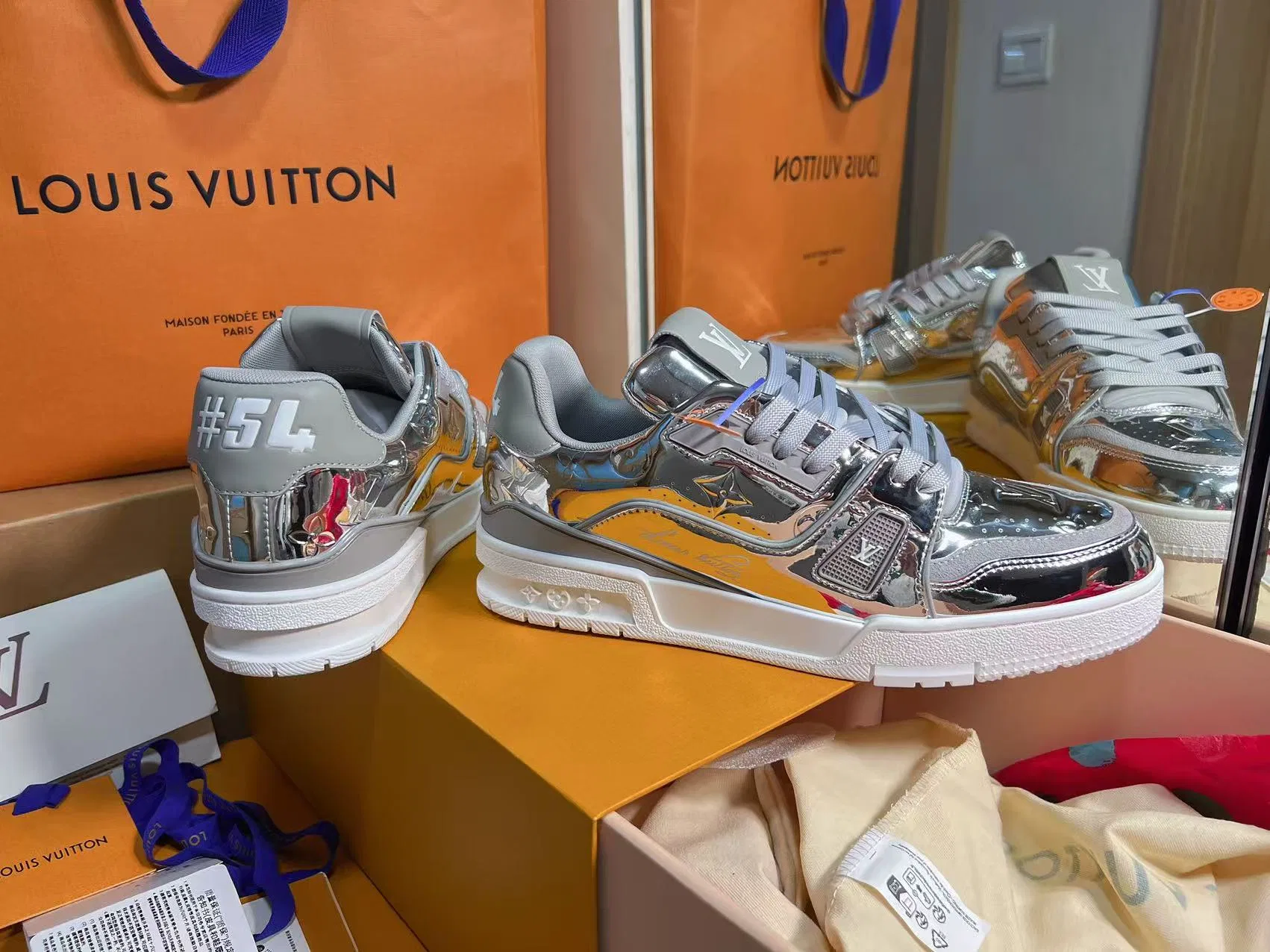 LV 27FW QVUSQNN 015 스니커즈 3