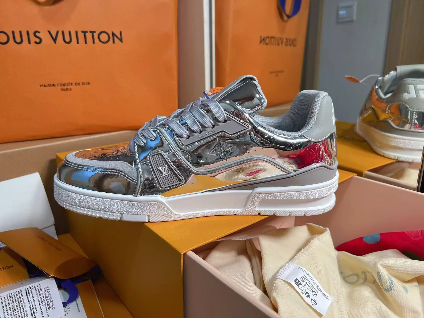 LV 27FW QVUSQNN 015 스니커즈 5