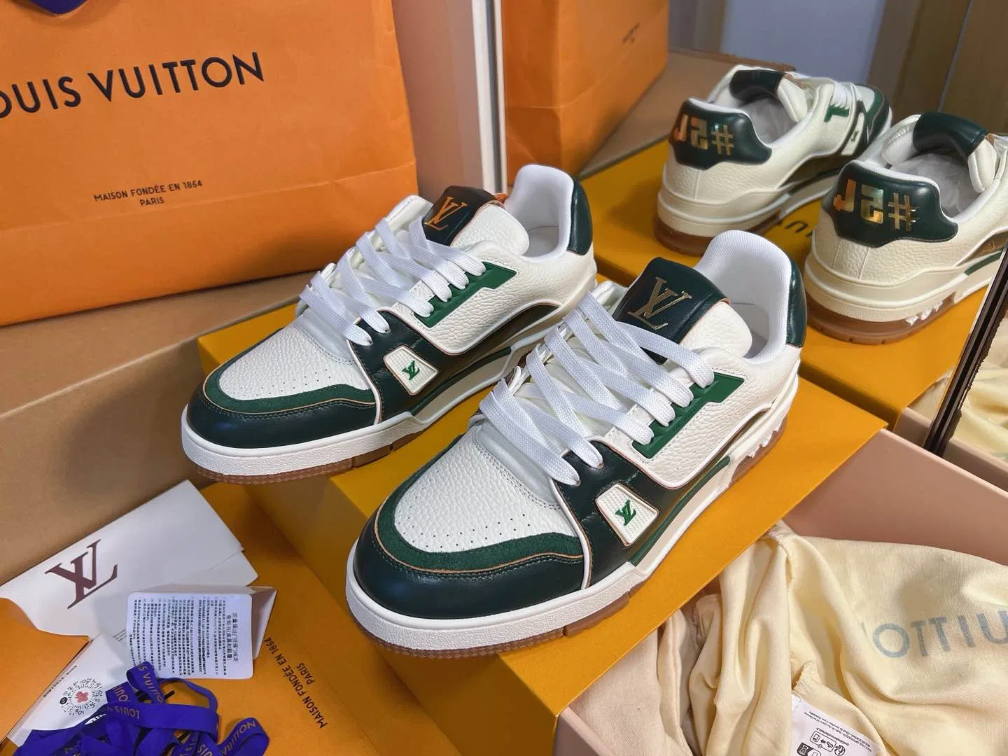 LV 27FW QVUSQNN 017 스니커즈