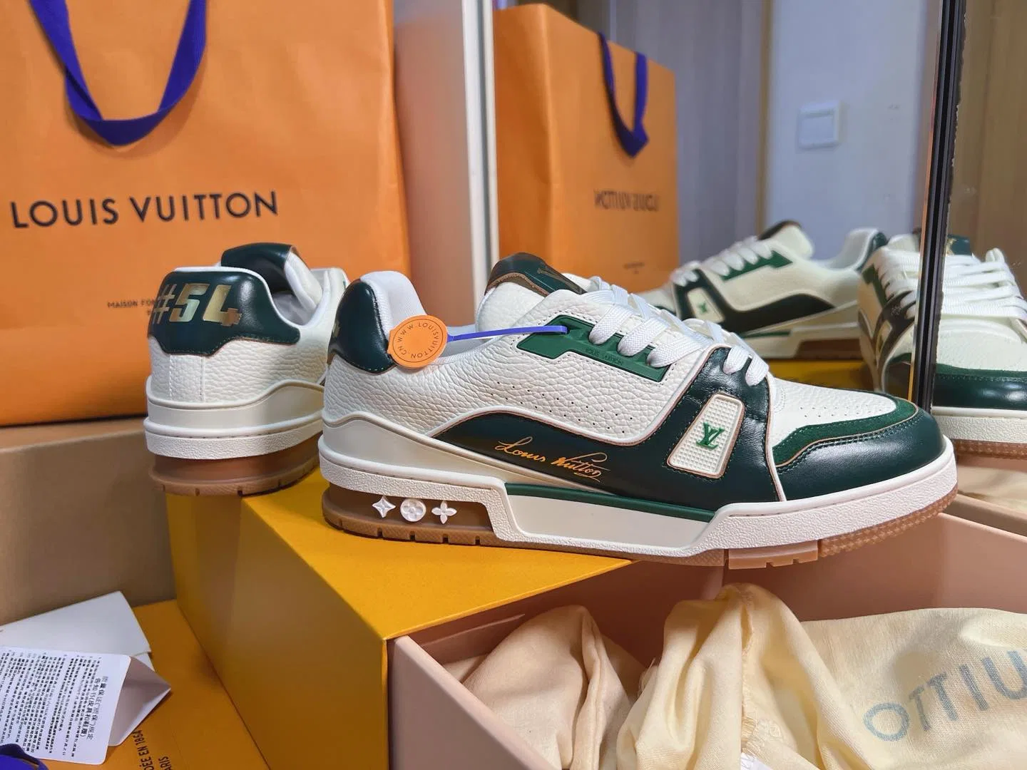 LV 27FW QVUSQNN 017 스니커즈 3