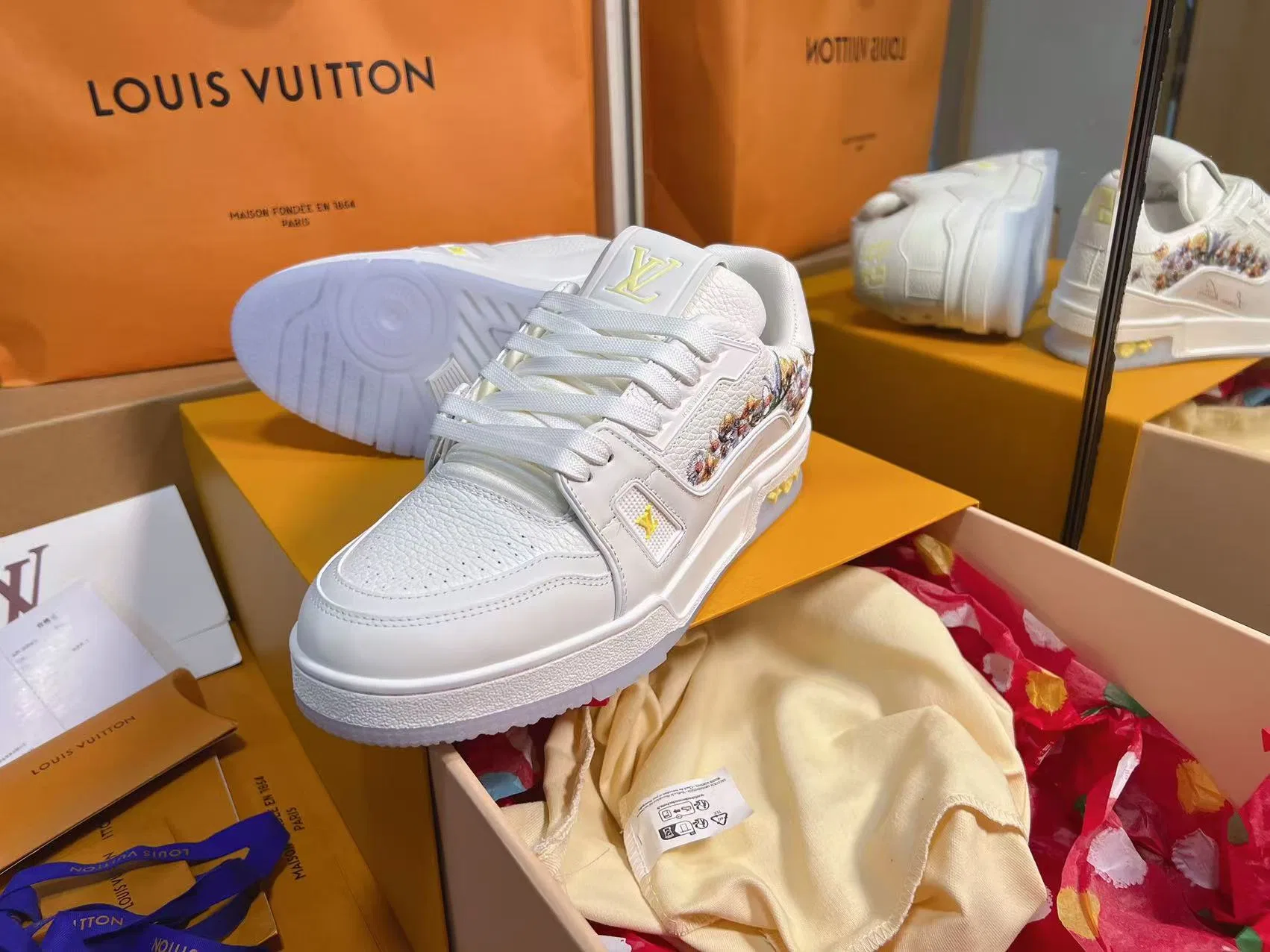 LV 27FW QVUSQNN 018 스니커즈 3
