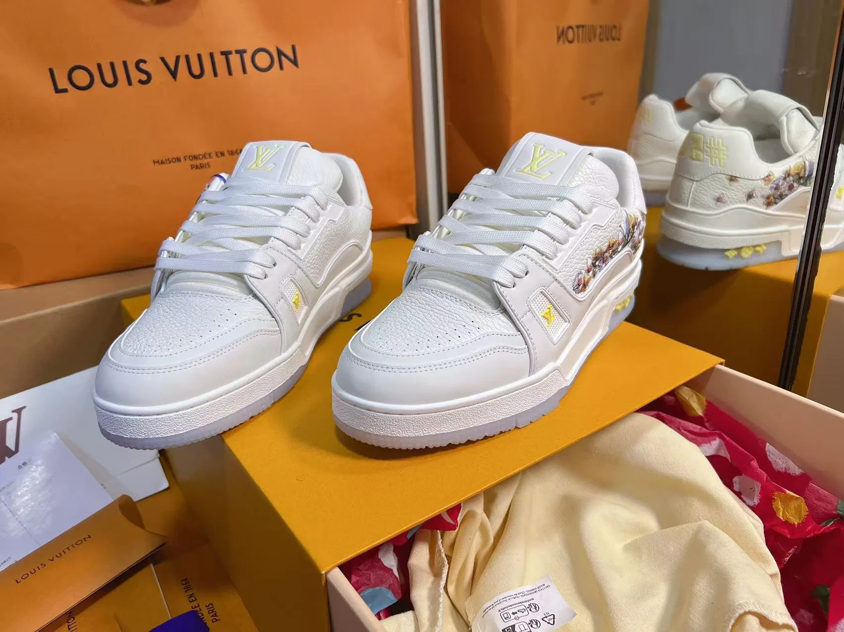 LV 27FW QVUSQNN 018 스니커즈 4