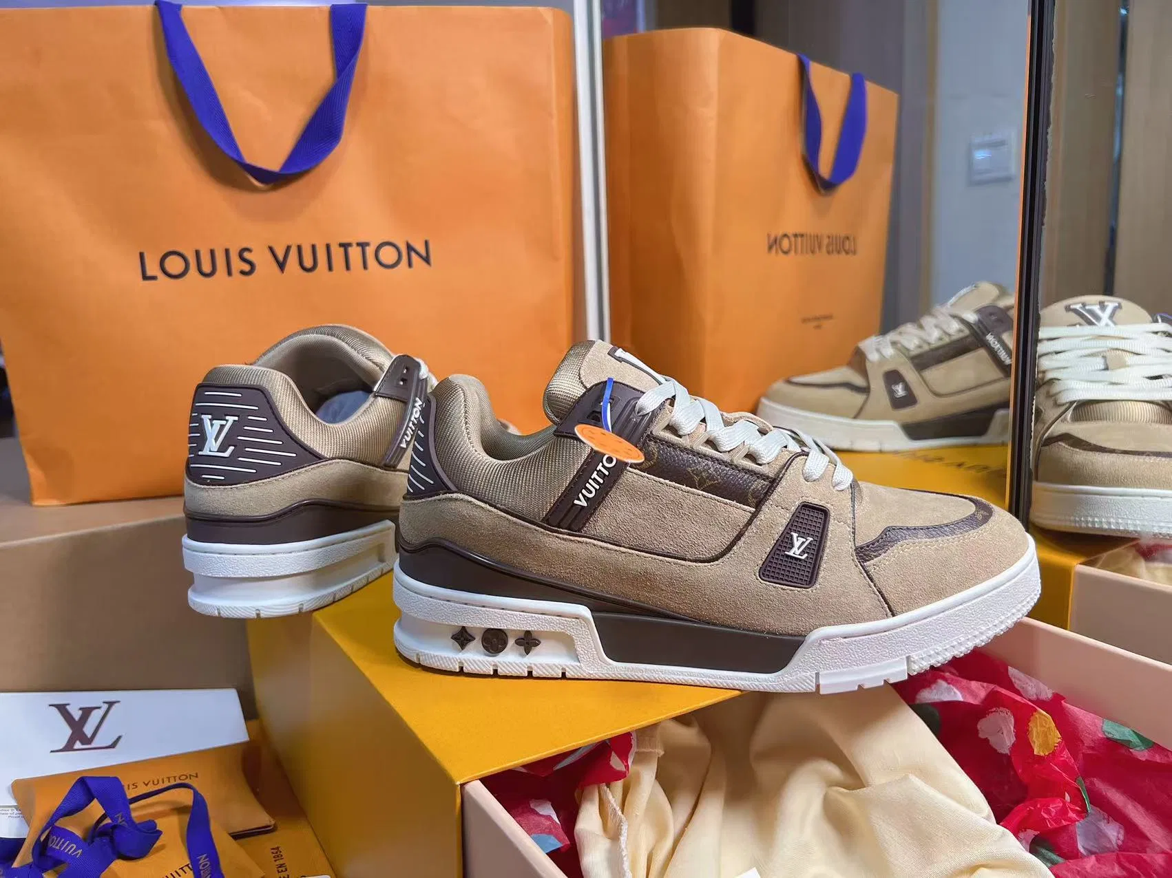 LV 27FW QVUSQNN 019 스니커즈 3