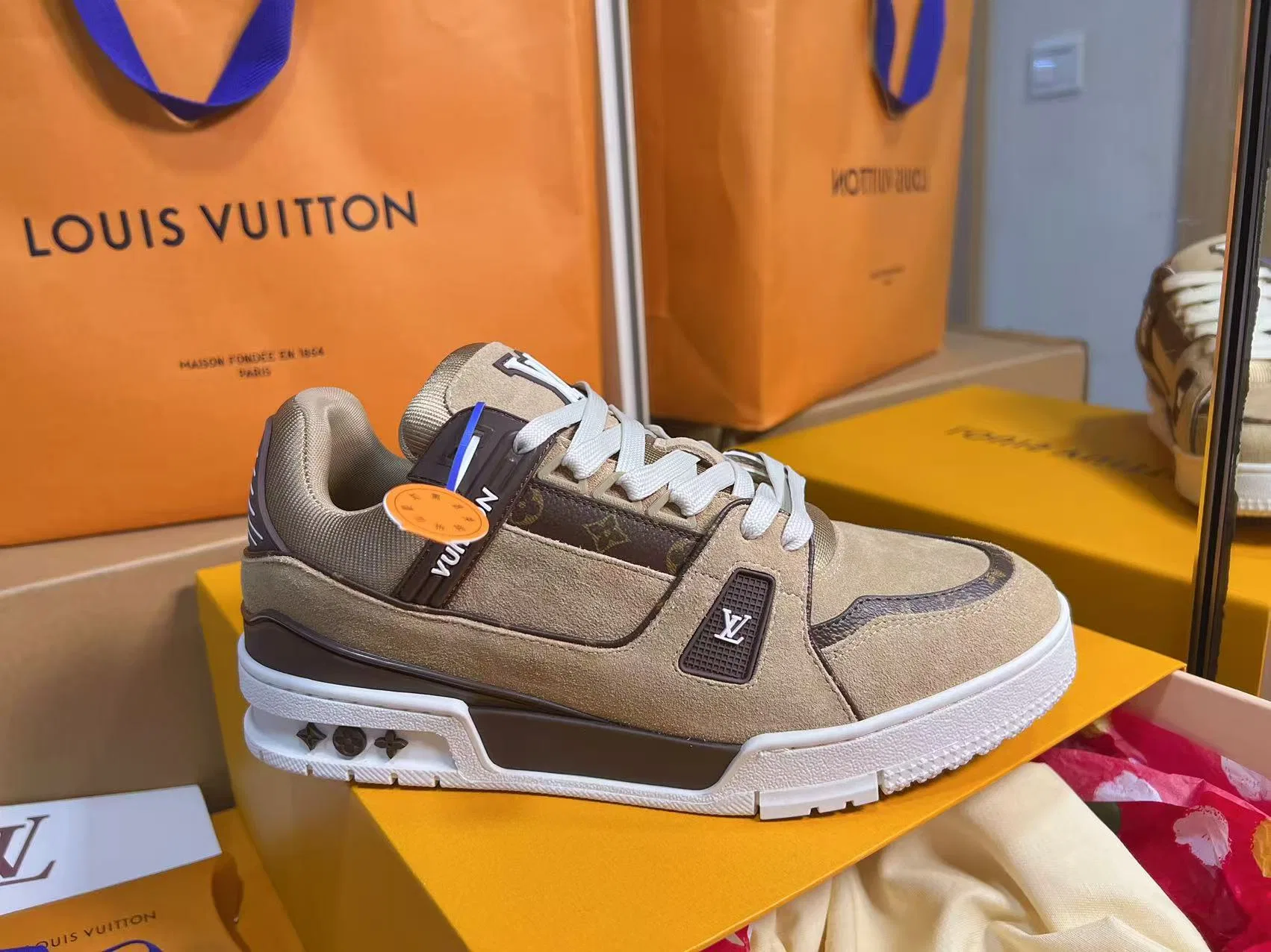 LV 27FW QVUSQNN 019 스니커즈 4