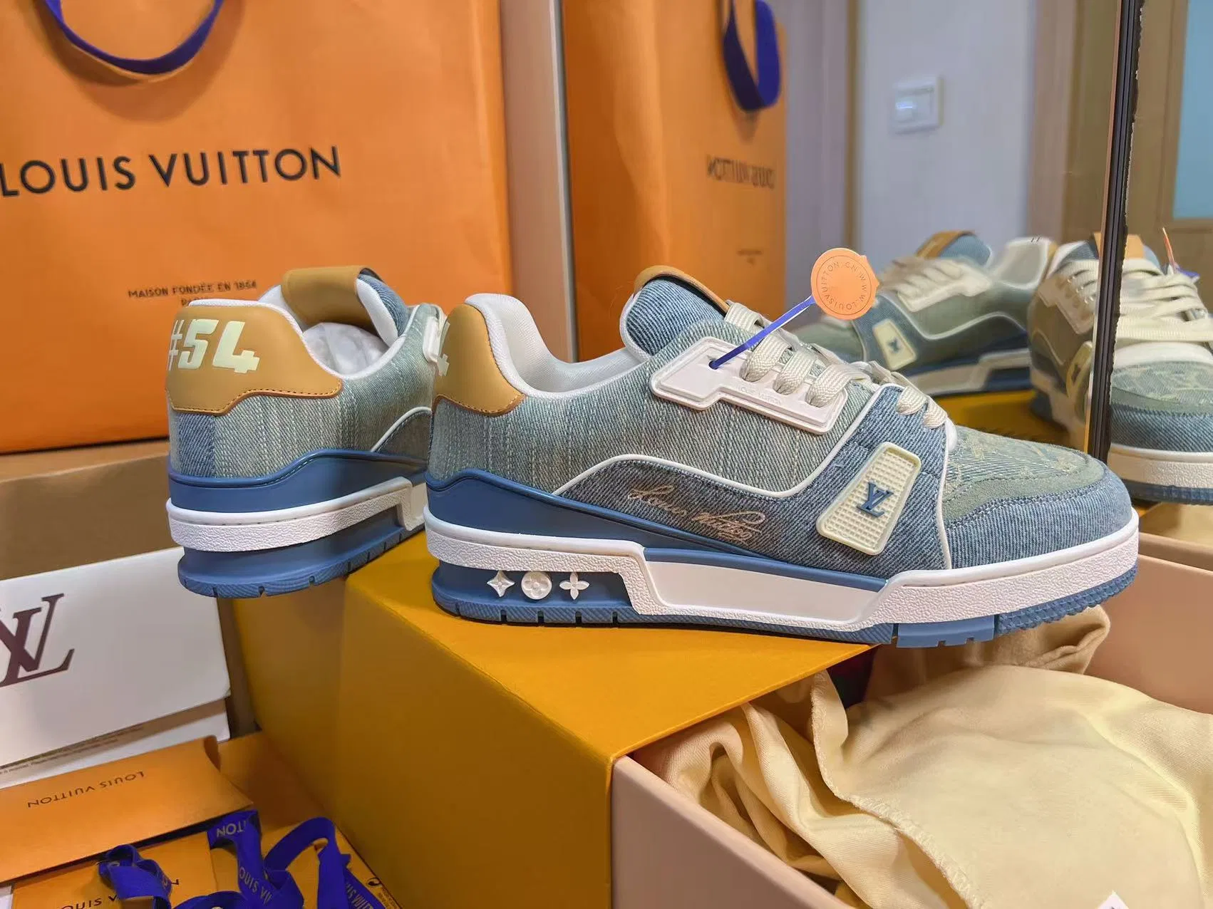 LV 27FW QVUSQNN 020 스니커즈 3