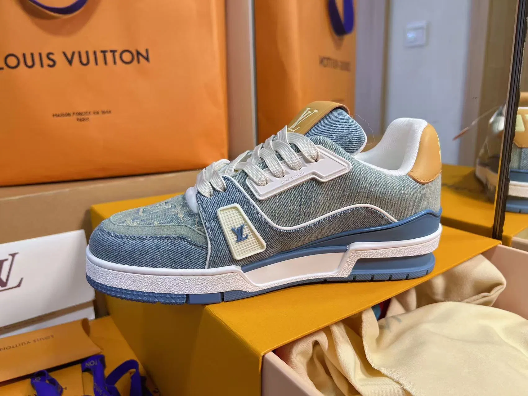 LV 27FW QVUSQNN 020 스니커즈 4