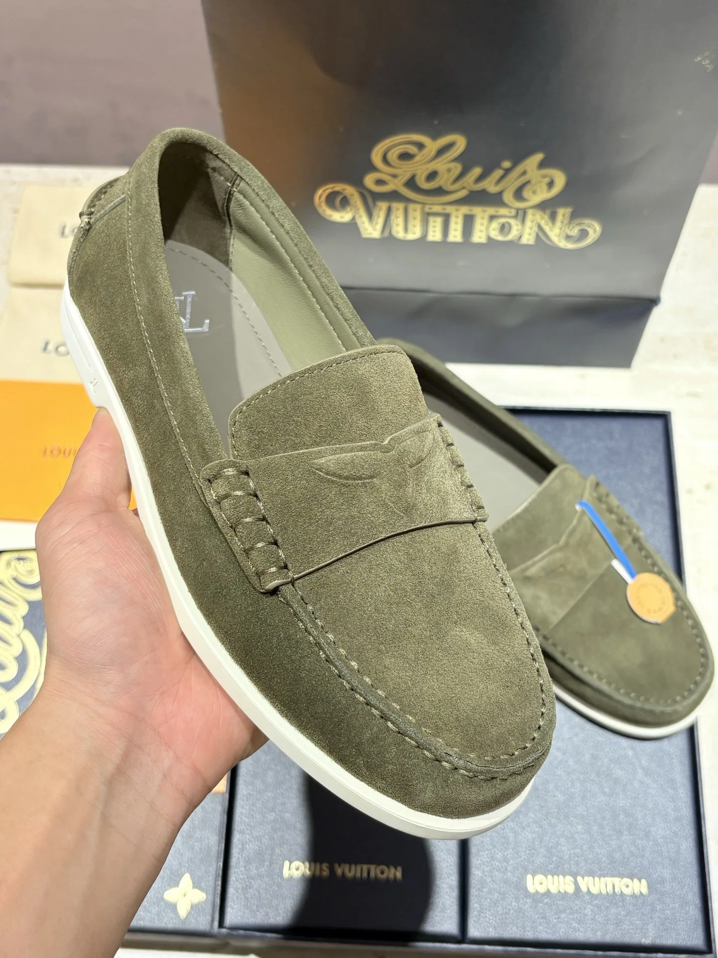 LV 27FW QVUSQNN 024 로퍼