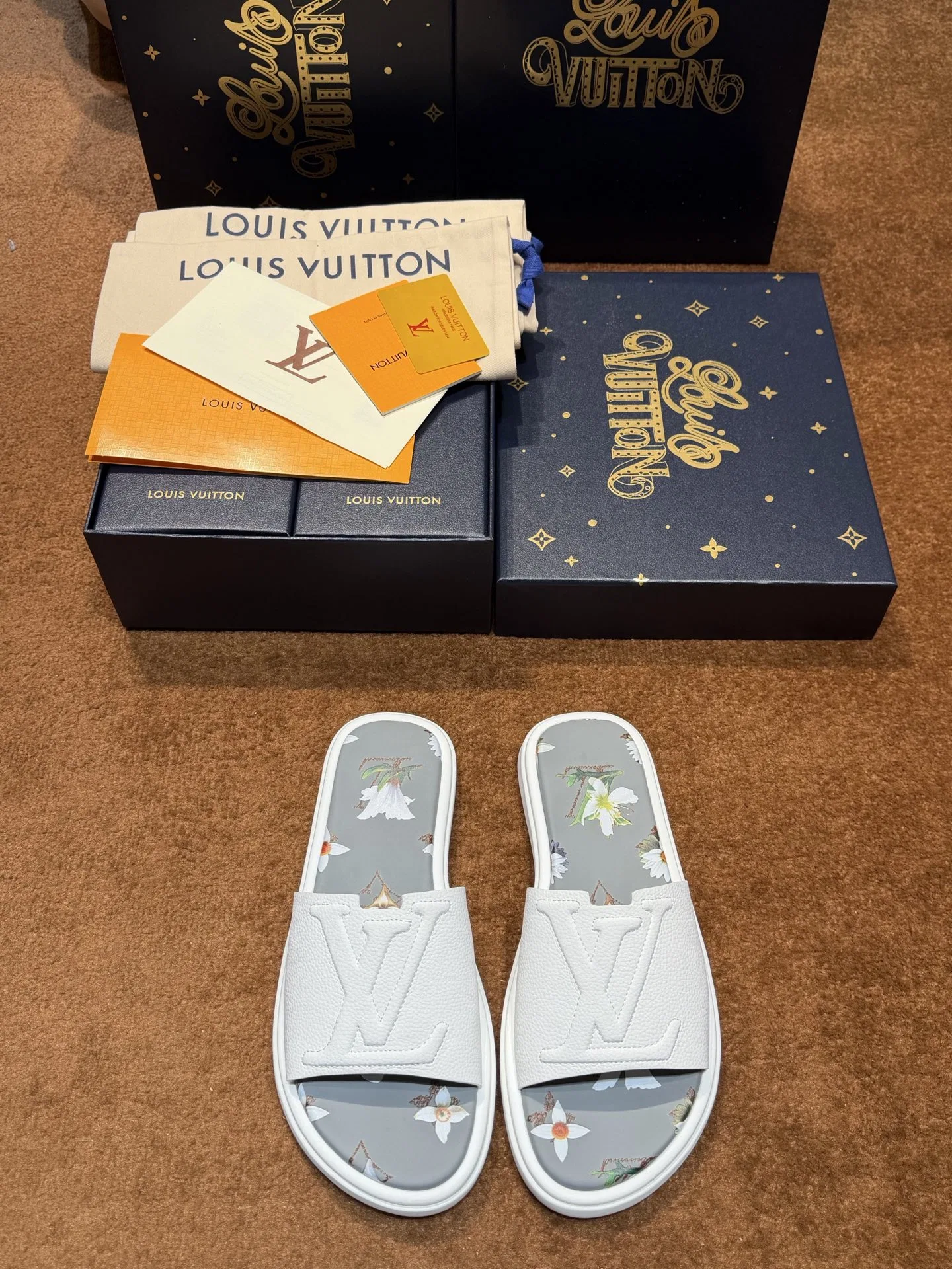 LV 27FW QVUSQNN 025 슬리퍼