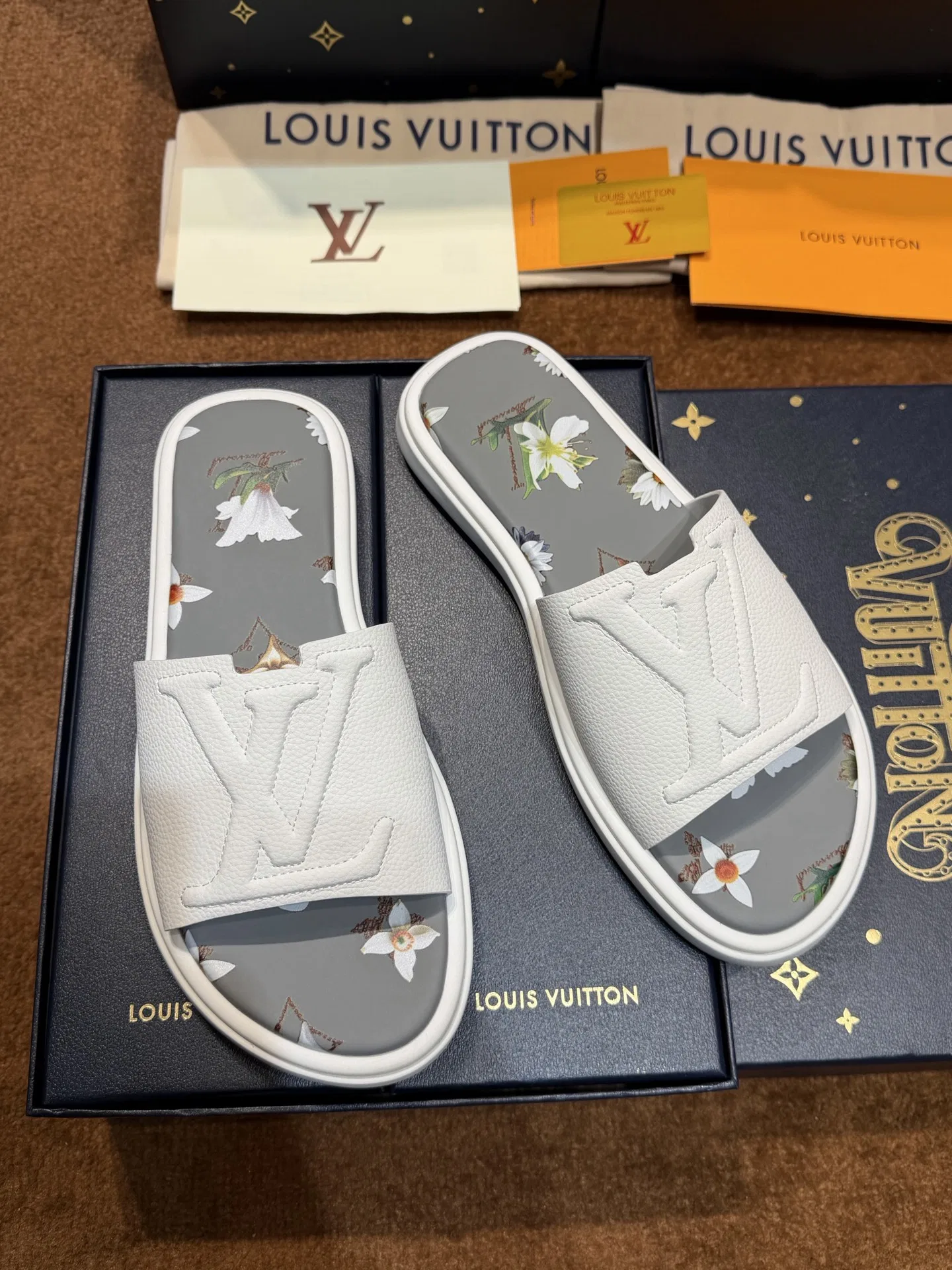 LV 27FW QVUSQNN 025 슬리퍼 3