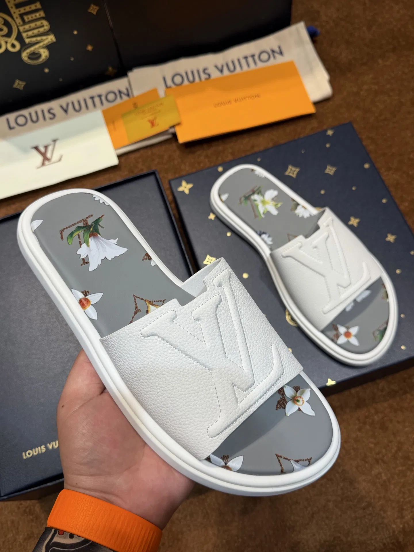 LV 27FW QVUSQNN 025 슬리퍼 5