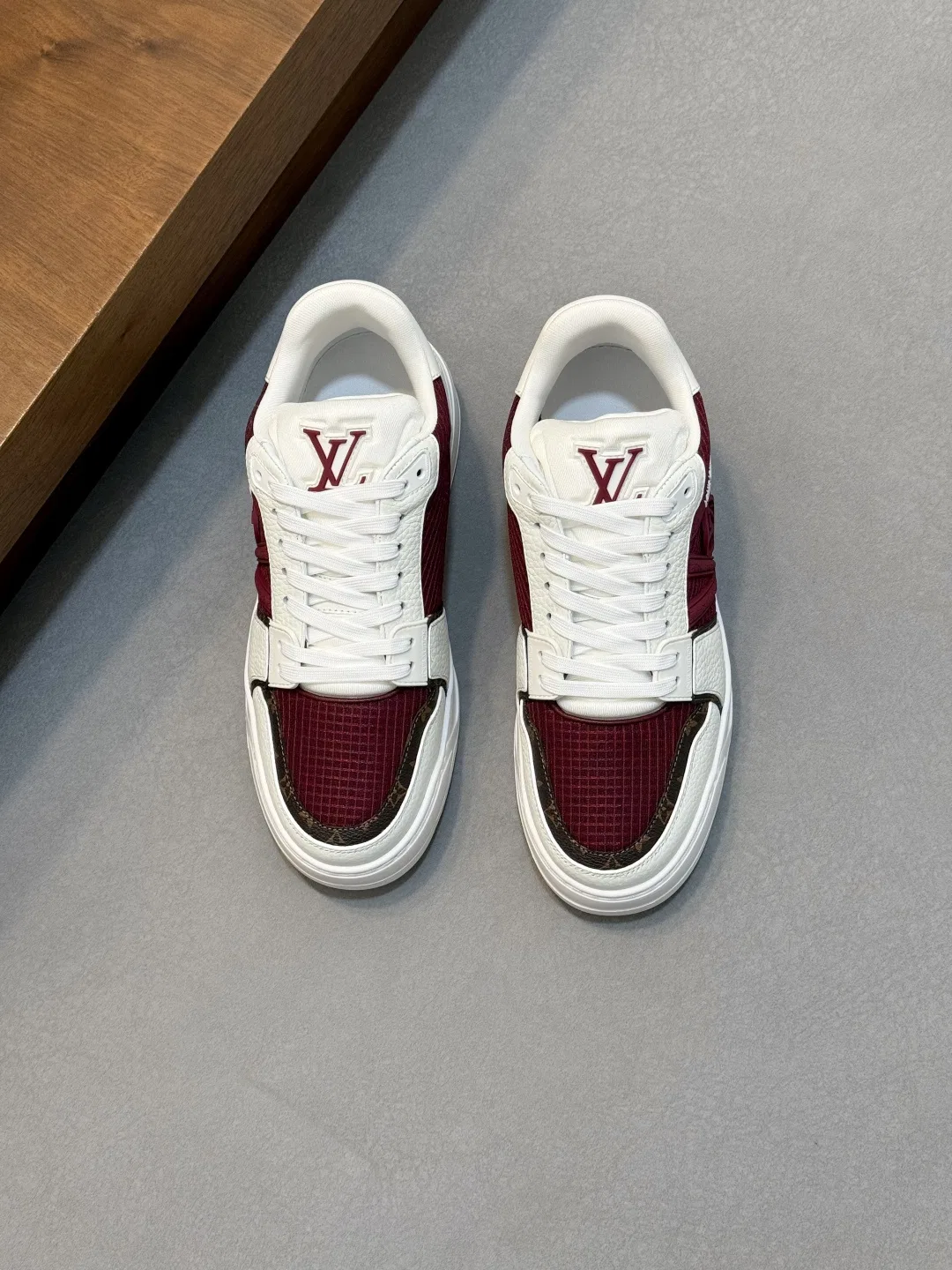 LV 27FW QVUSQNN 027 스니커즈