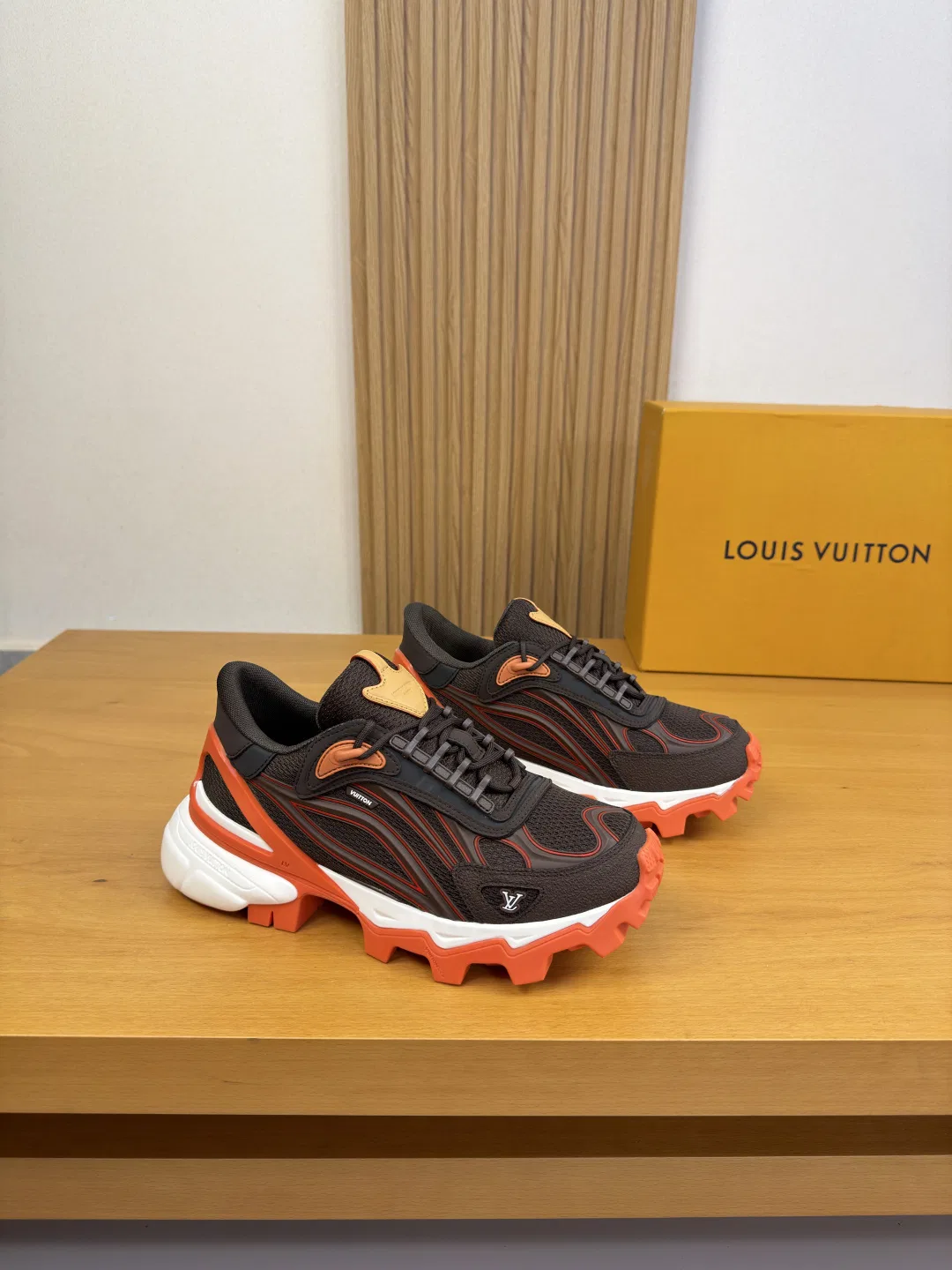 LV 27FW QVUSQNN 029 스니커즈