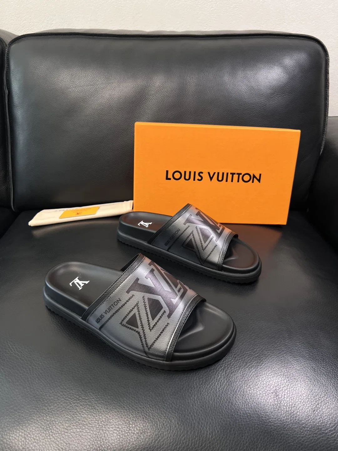 LV 27FW QVUSQNN 039 슬리퍼