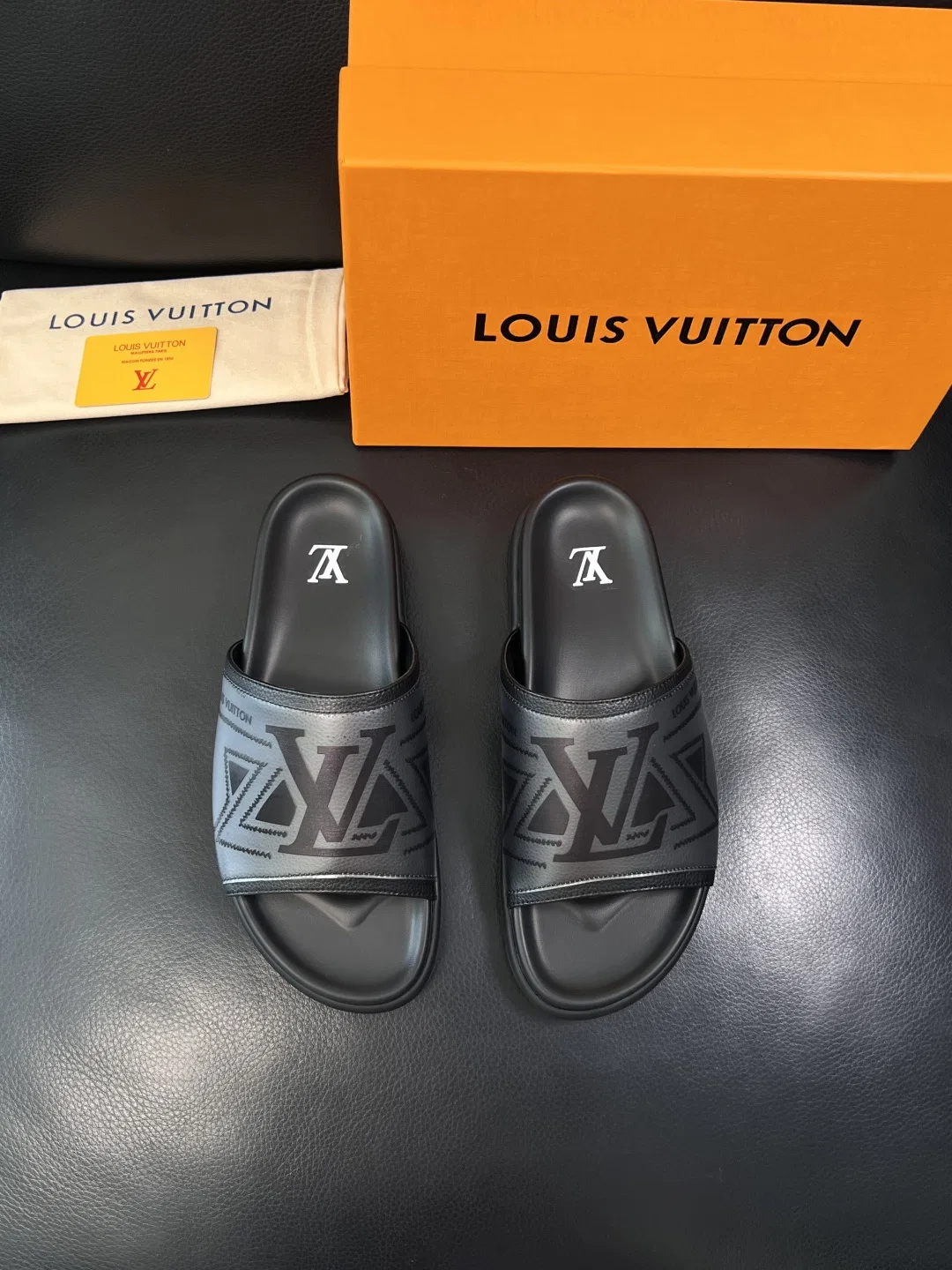 LV 27FW QVUSQNN 039 슬리퍼 3
