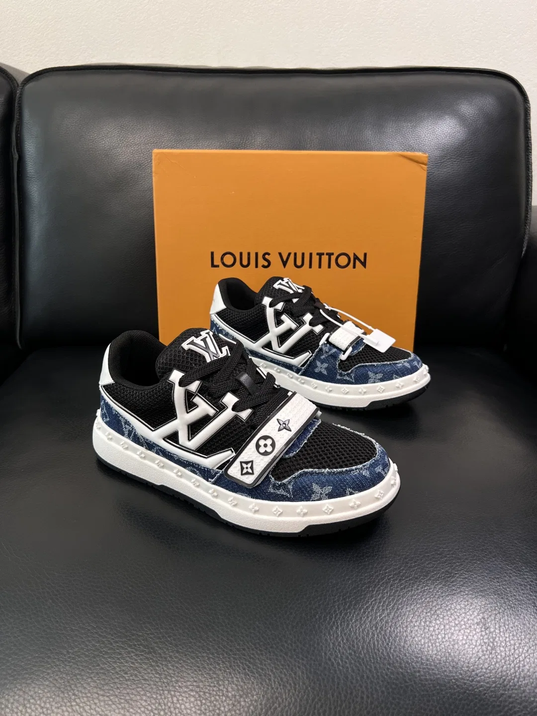 LV 27FW QVUSQNN 040 스니커즈