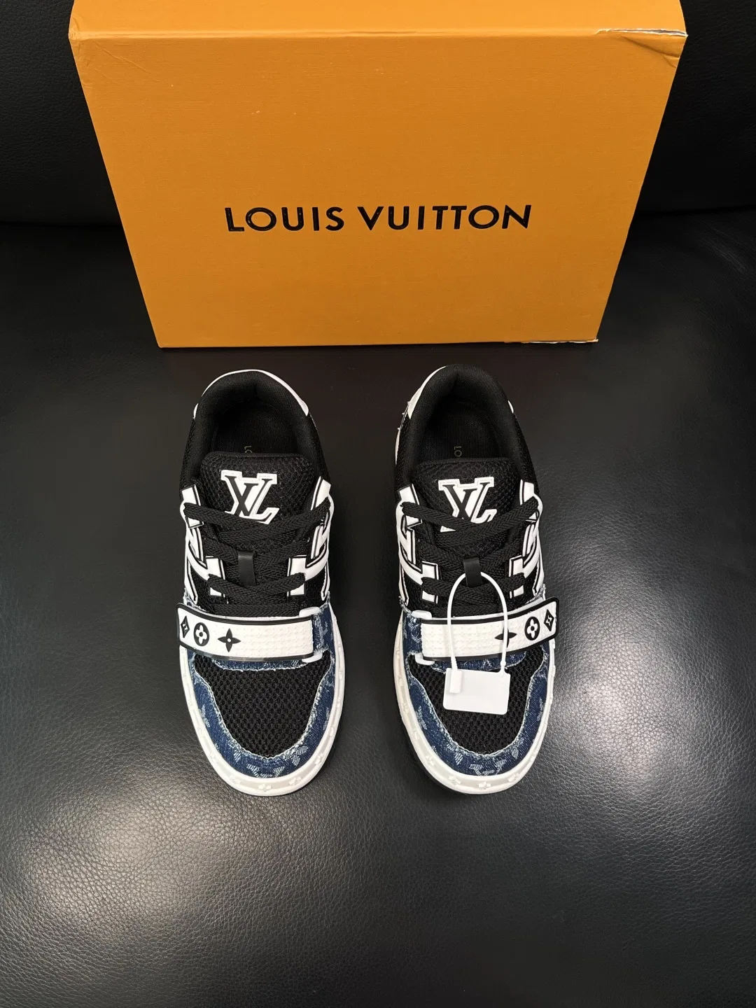 LV 27FW QVUSQNN 040 스니커즈 3