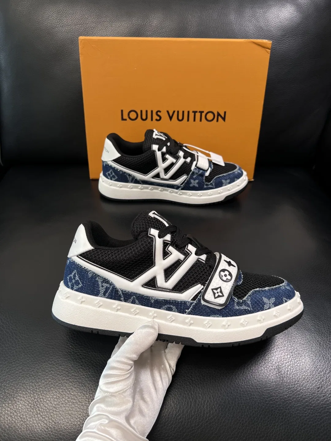 LV 27FW QVUSQNN 040 스니커즈 4