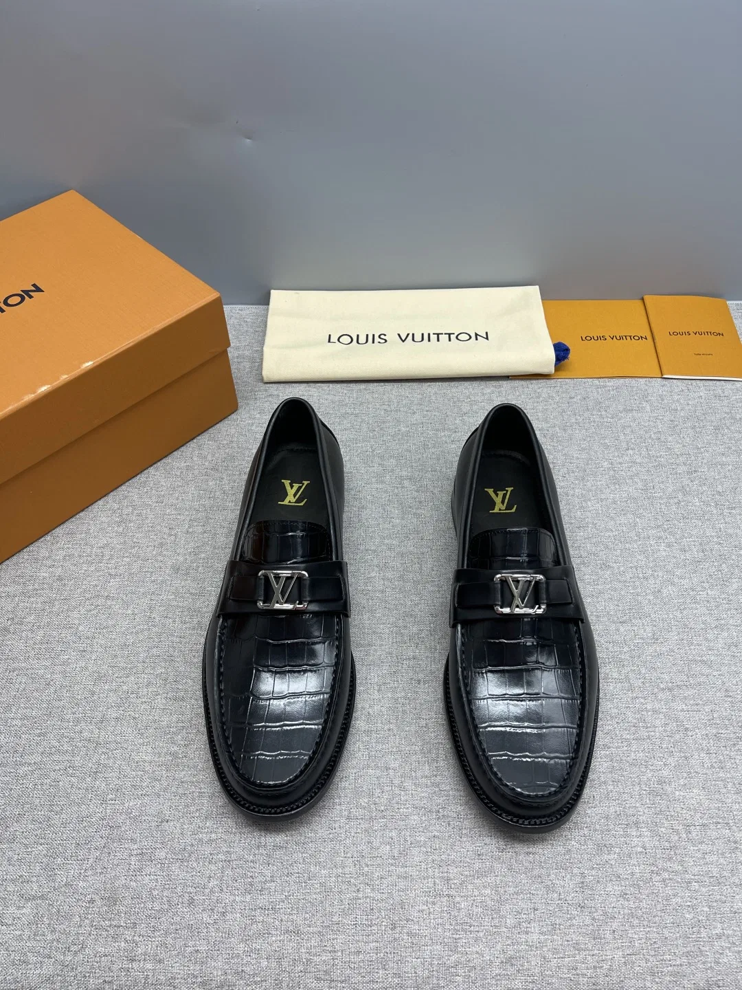 LV 27FW QVUSQNN 042 로퍼