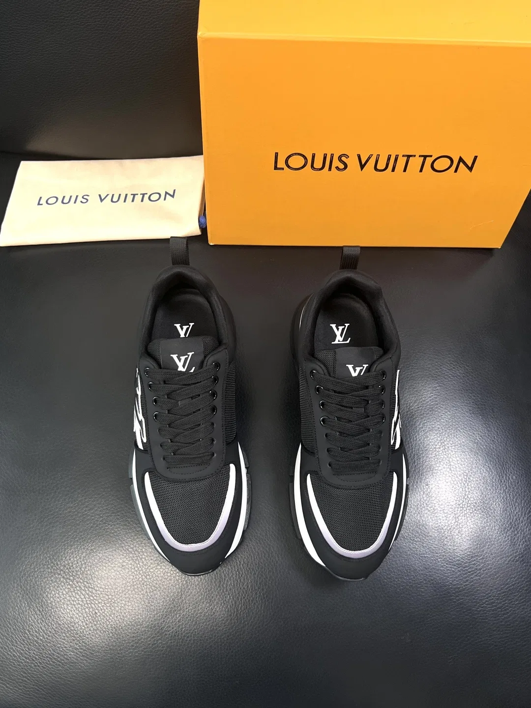 LV 27FW QVUSQNN 043 스니커즈 3