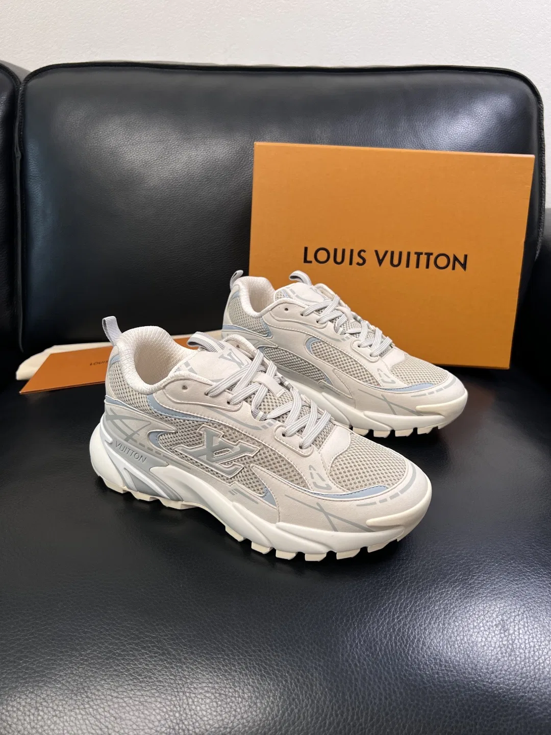 LV 27FW QVUSQNN 047 스니커즈