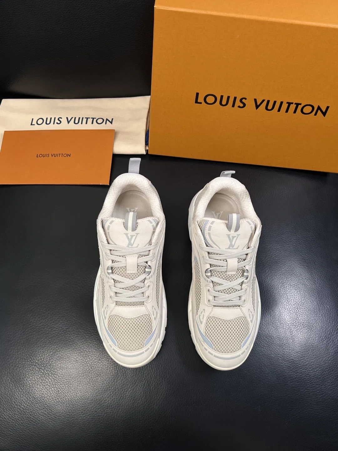 LV 27FW QVUSQNN 047 스니커즈 3